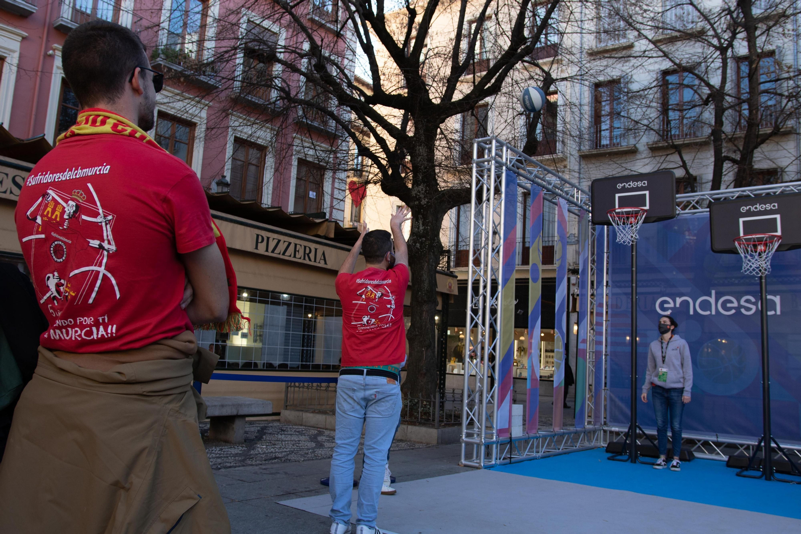 Así vive Granada la celebración de la Copa del Rey de Baloncesto