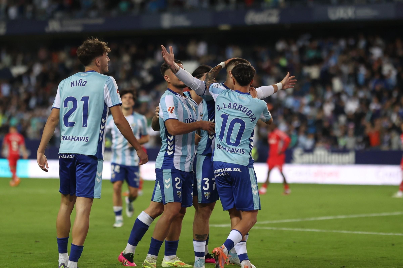 Las fotos del imponente ambiente en La Rosaleda en el Málaga - Córdoba CF