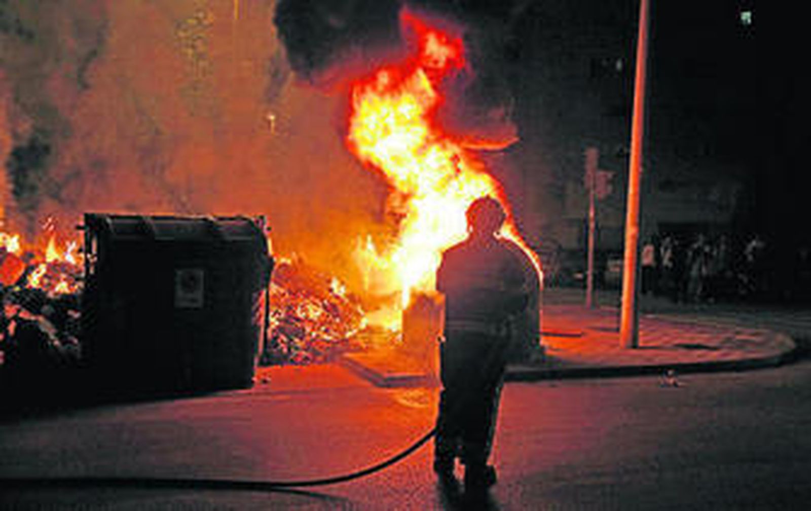 Un incendio en El Pelirón quemó el cableado eléctrico.