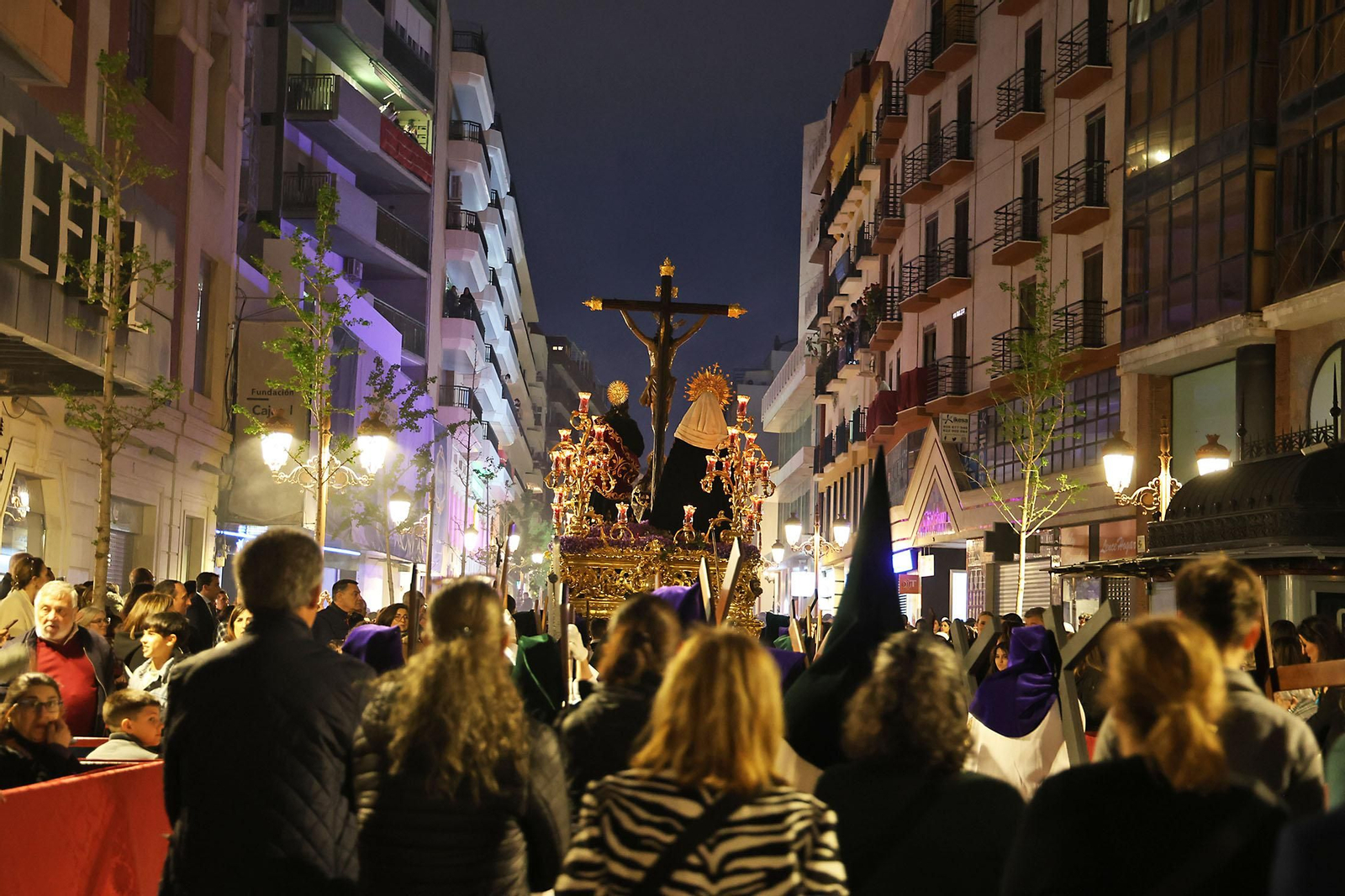 Miércoles Santo: La Hermandad de La Esperanza por las calles de Huelva