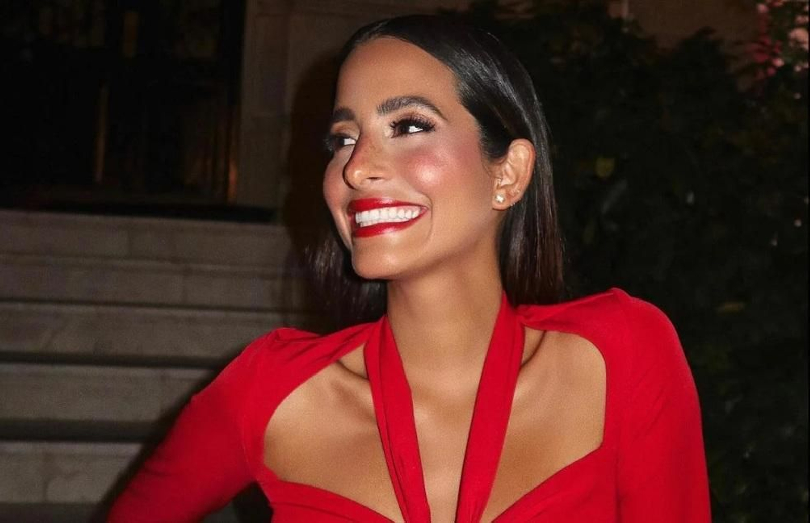 Olvídate del terciopelo, estos pantalones de lentejuelas de Mango son la tendencia elegante para los looks de Navidad