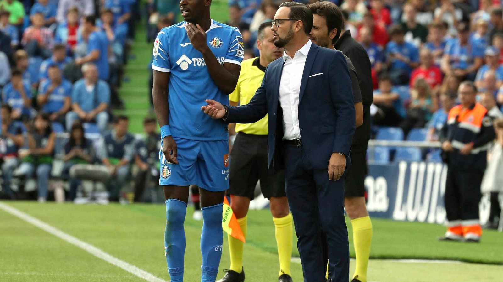 Bordalás da instrucciones a Allan Nyom.