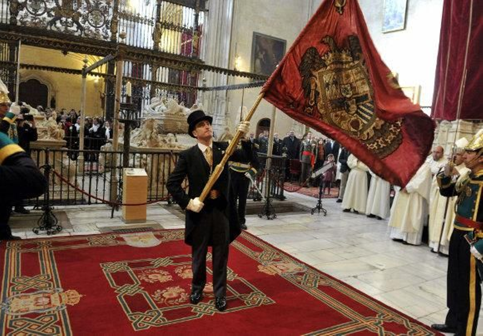 Un pendón, varias banderas