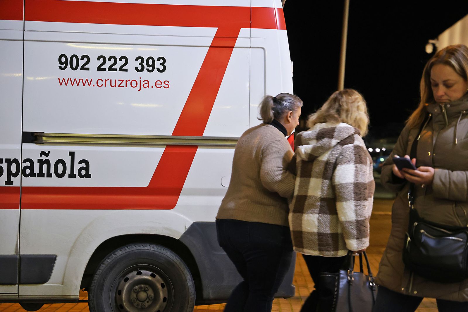 Las Fotografías del dispositivo de urgencia en la estación de Huelva para los afectados por el tren accidentado