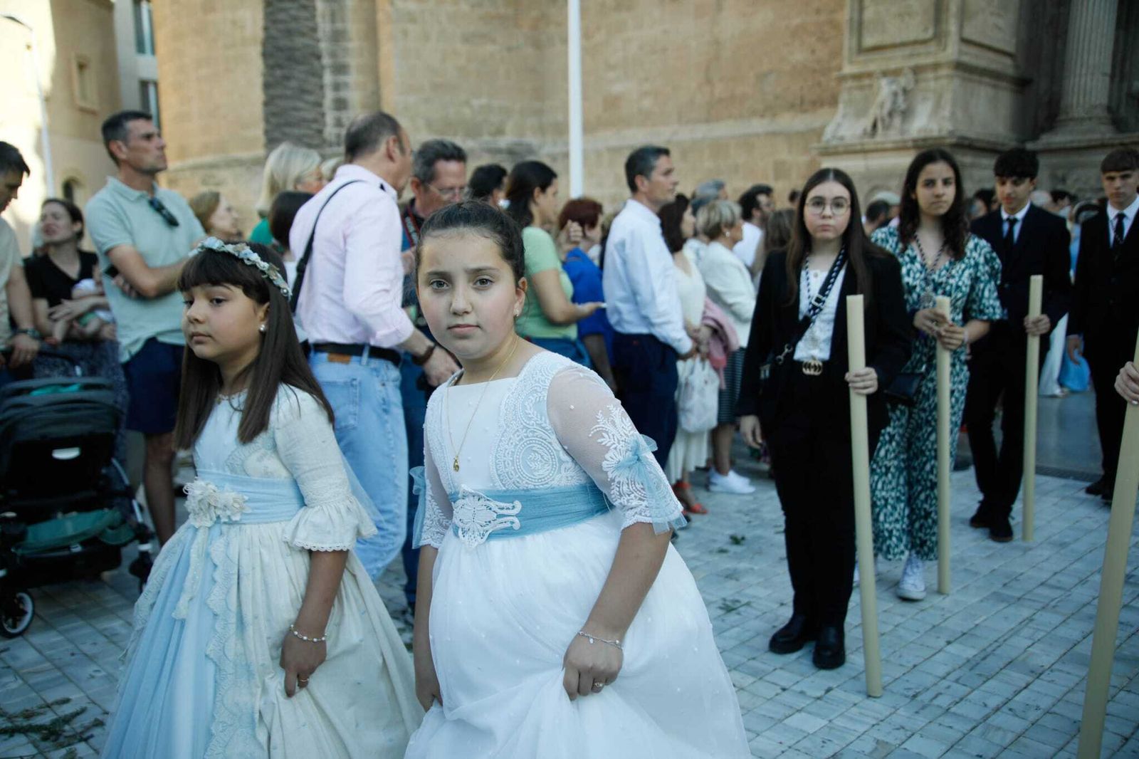 Imágenes de la procesión del Corpus Christi en Almería: así han sido la misa y la posterior marcha por la capital