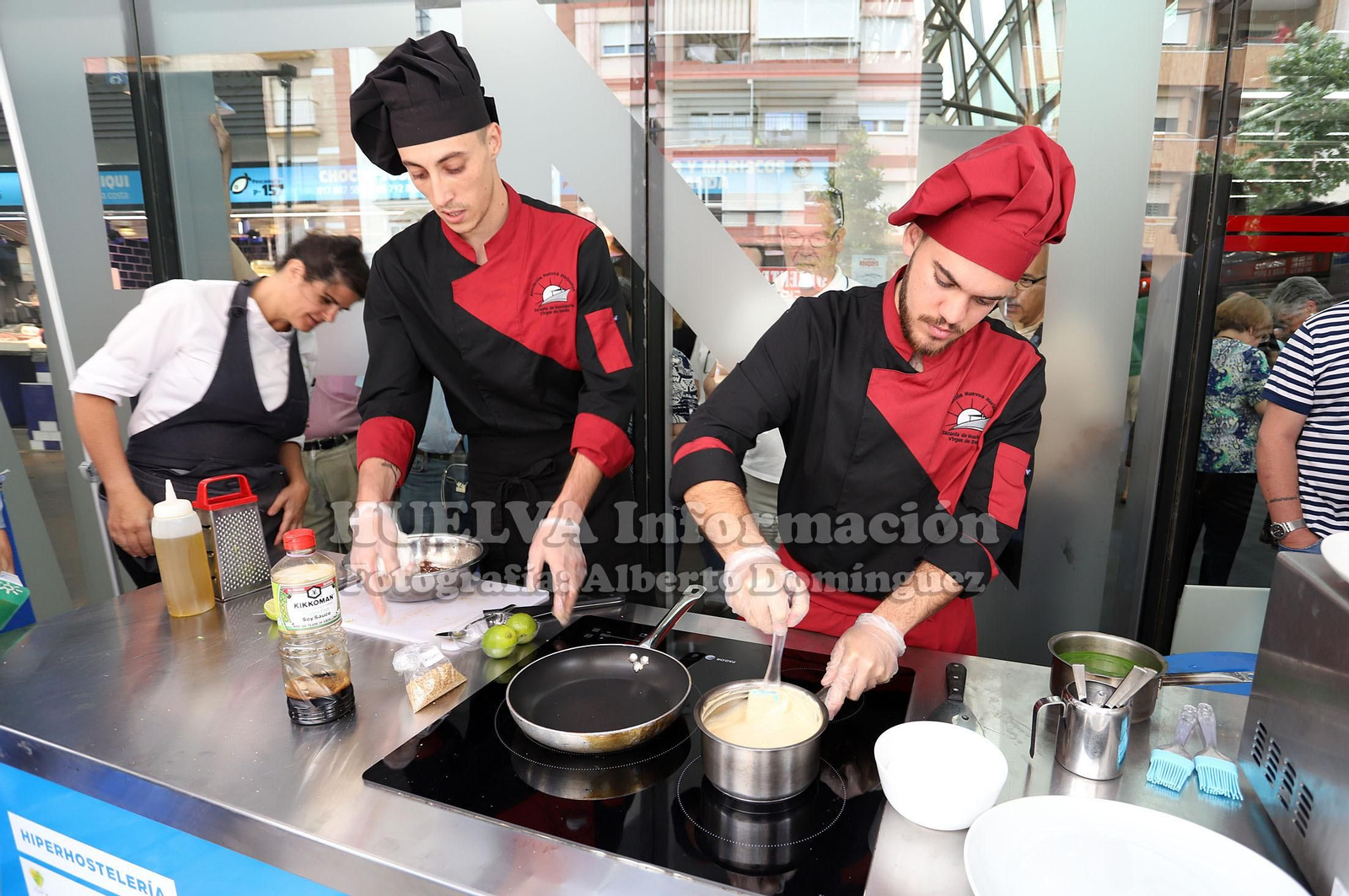 Imágenes del Ronqueo del Atún en el mercado de Huelva