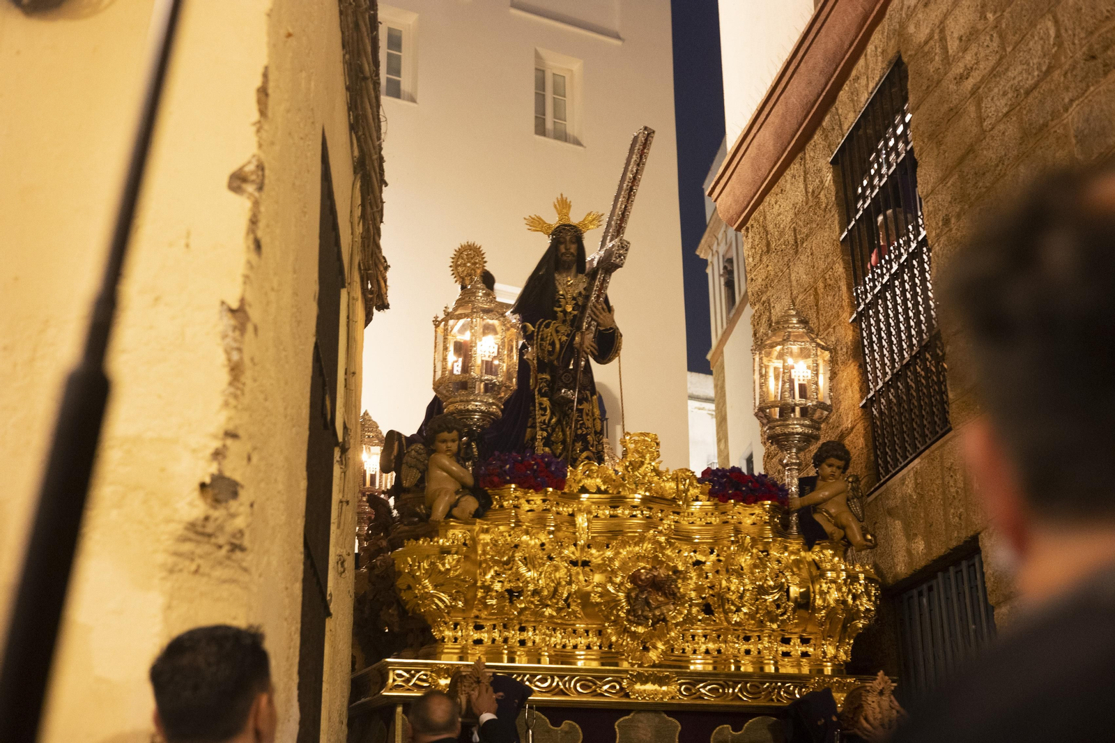 Las imágenes de la cofradía del Nazareno  este Jueves Santo en la Semana Santa de Cádiz de 2024
