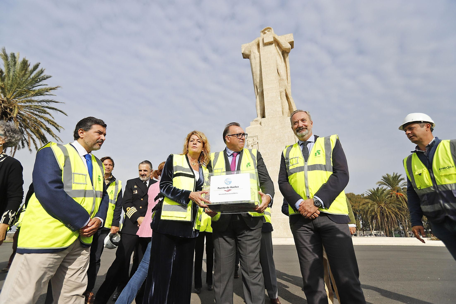 Imágenes de la colocación de la primera piedra de las obras en el entorno del Monumento a Colón