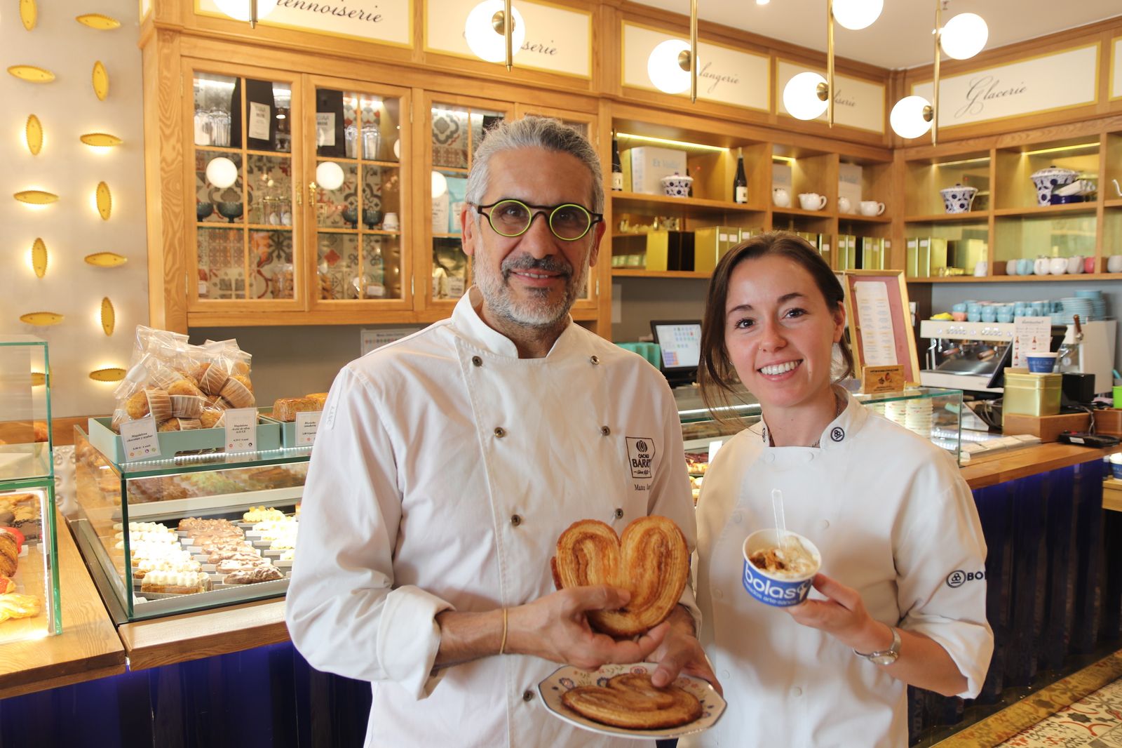 Manu Jara y  la maestra heladera Rocío Cañizares.