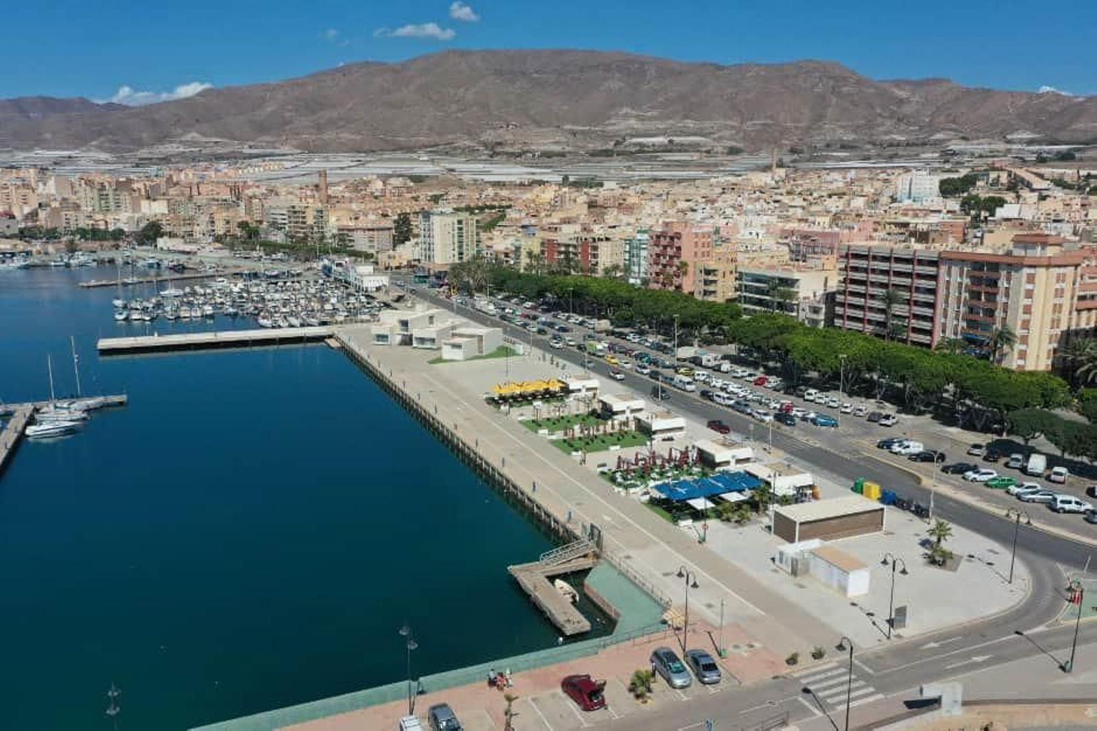 Panorámica del puerto de Adra.