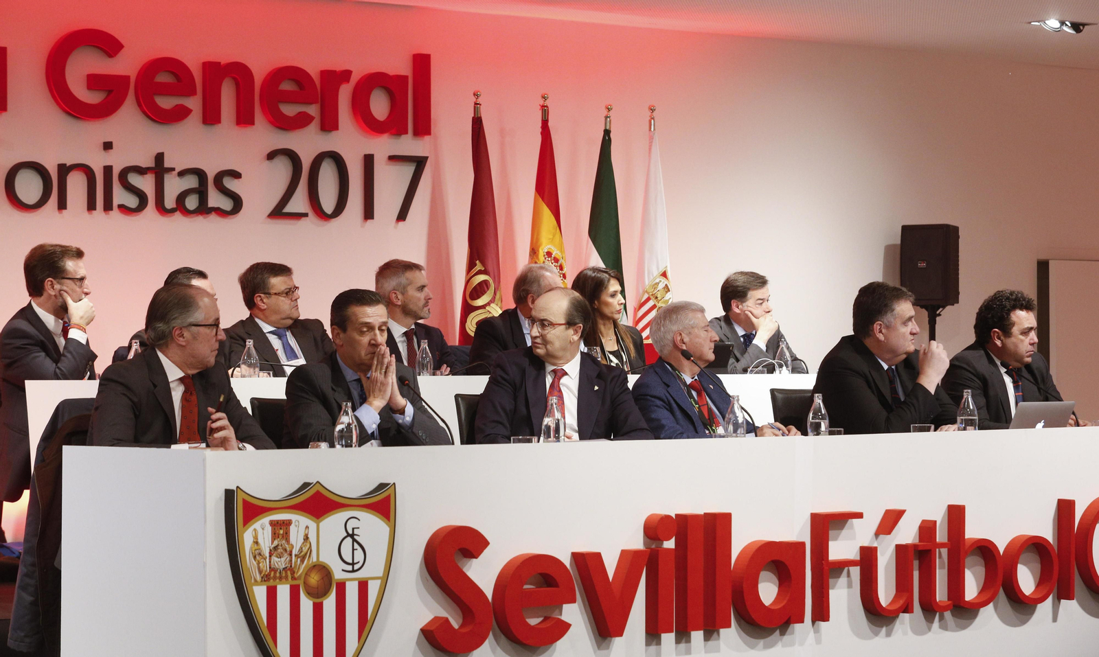 La Junta General del Accionistas del Sevilla FC, en imágenes
