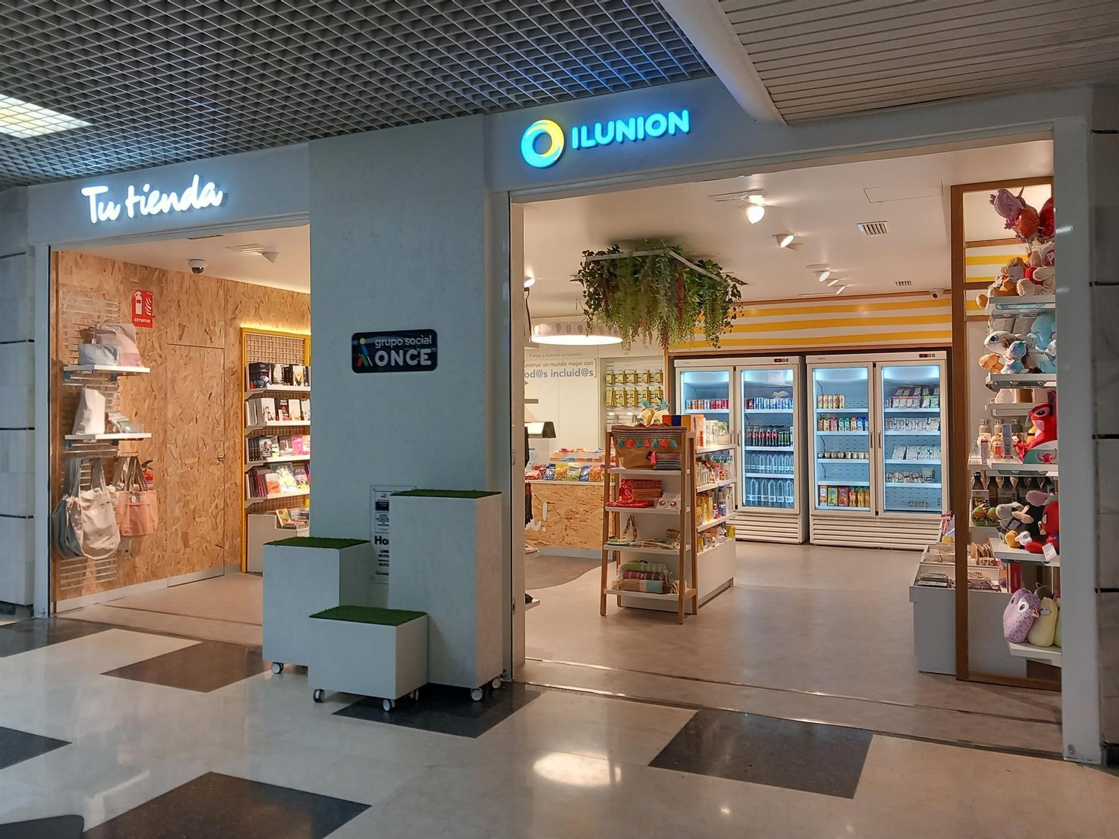 La tienda Ilunion en el hospital Juan Ramón Jiménez.