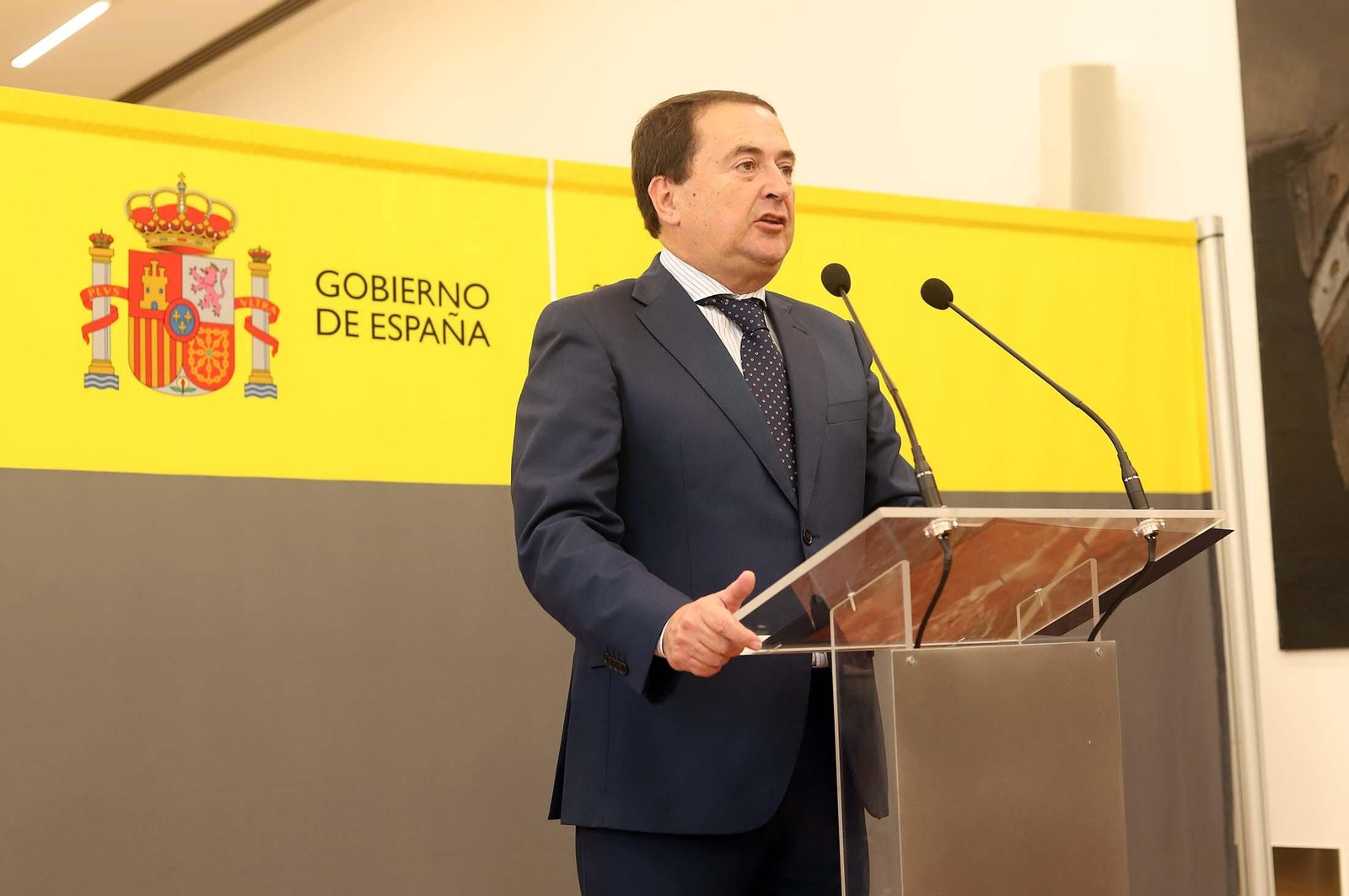 Imágenes del acto conmemorativo del 44 Aniversario de la Constitución Española y en el que se hace entrega al Real Club Recreativo de Huelva del decimotercer Premio Martín Alonso Pinzón a los Valores Constitucionales