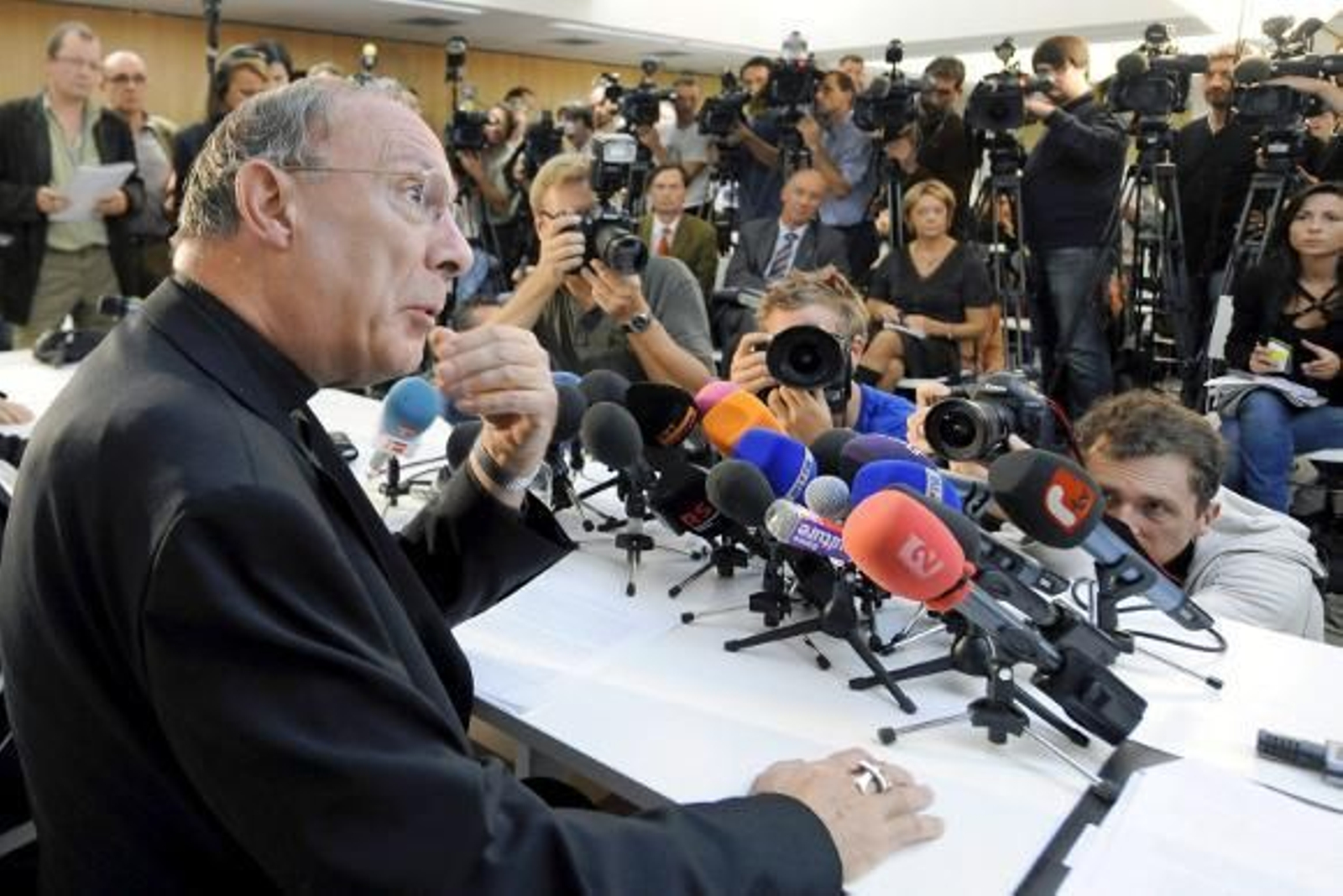 La Iglesia belga reconoce los "errores del pasado" en los abusos a menores