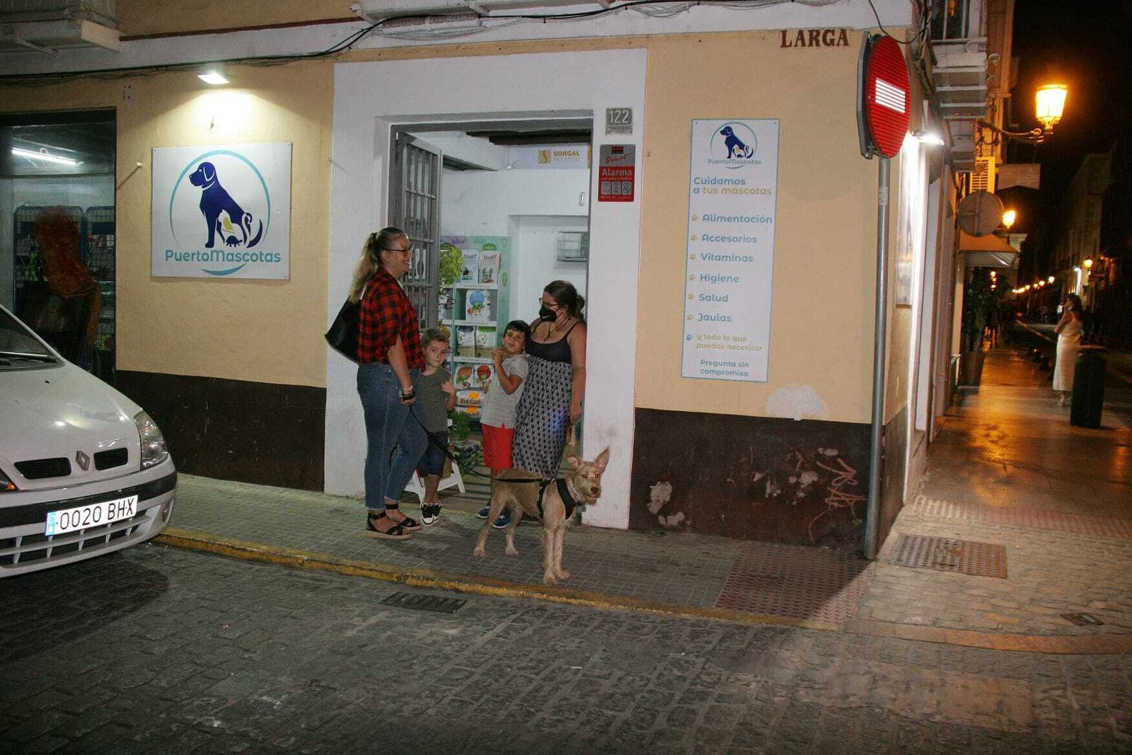 Otro de los comercios del centro que optó por mantener sus puertas abiertas hasta la medianoche.