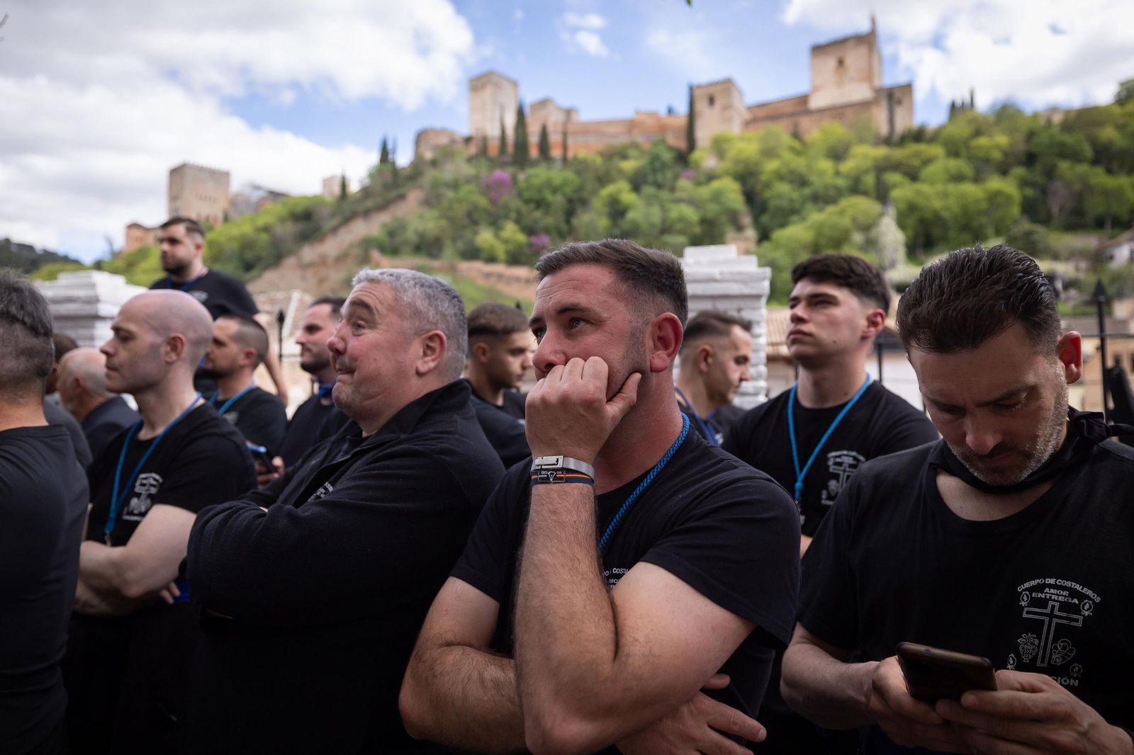 Así vivió Granada la salida de la Hermandad de la Concepción 2025