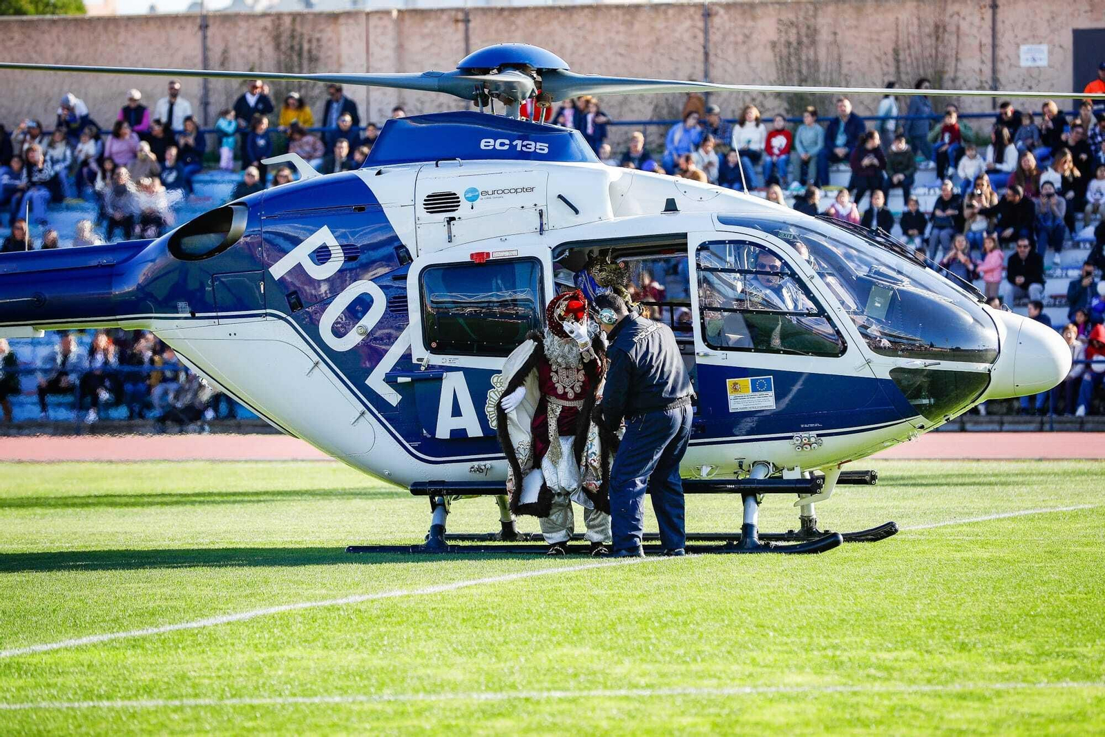 Las imágenes de la llegada en helicóptero de los Reyes Magos a San Fernando