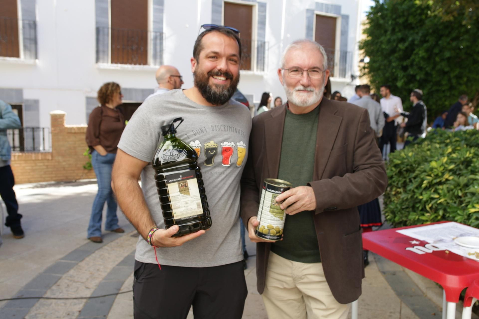 Las imágenes del concurso de lanzamiento de hueso de aceituna de Canjáyar