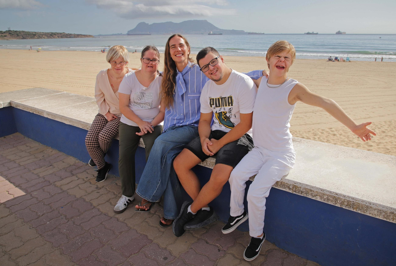 Fotos del calendario benéfico 2025 de Besana Asociación Síndrome de Down Campo de Gibraltar