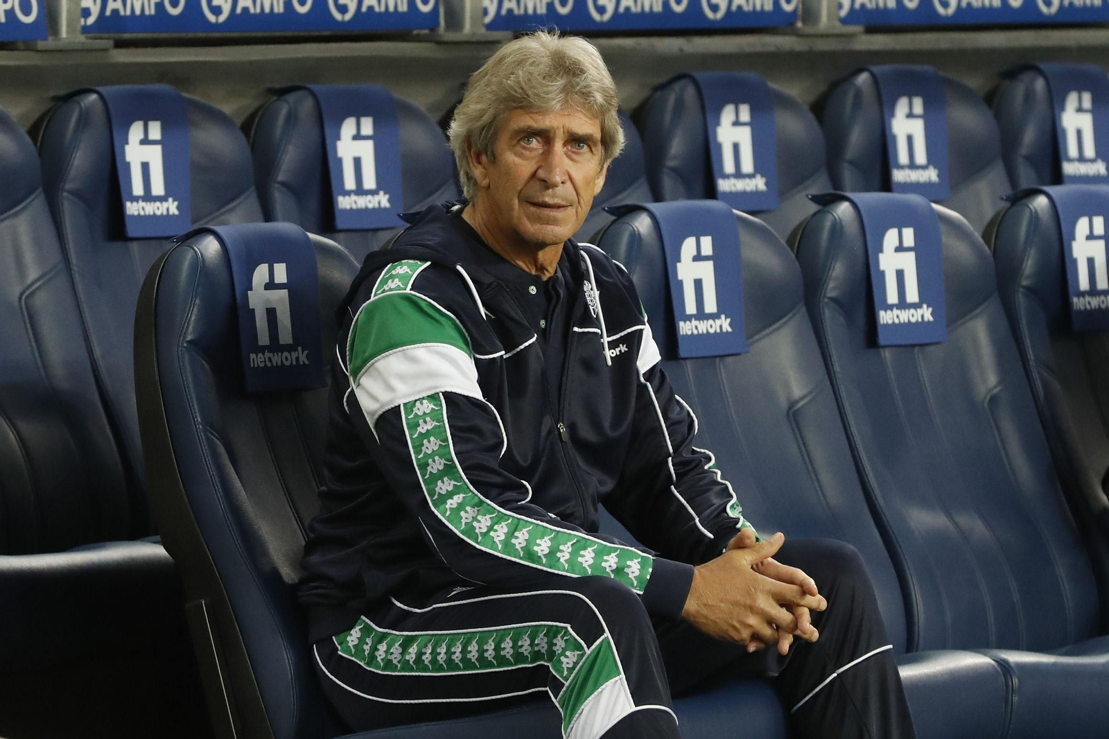 Manuel Pellegrini, en el banquillo del Reale Arena.