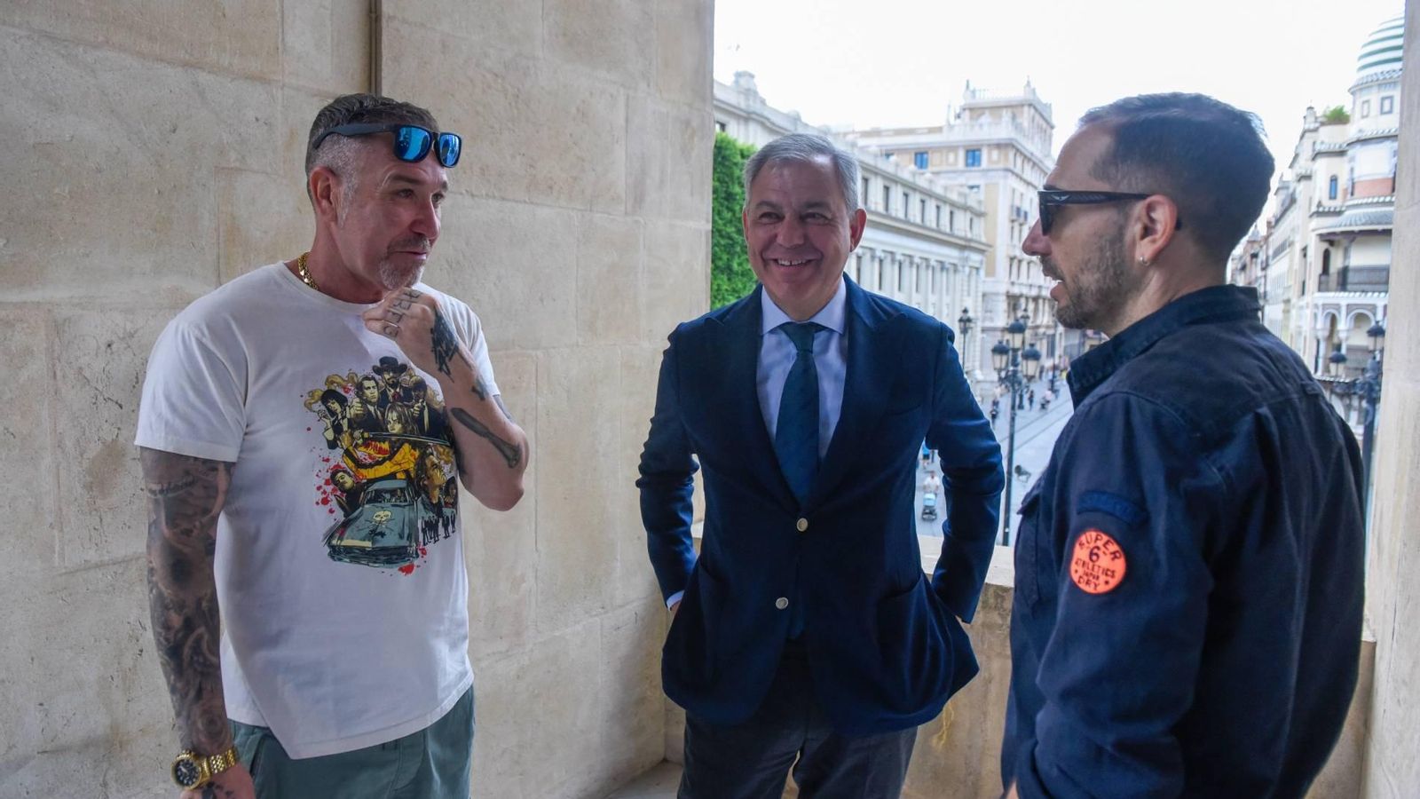 SFDK con el alcalde de Sevilla, José Luis Sanz, en el Ayuntamiento.