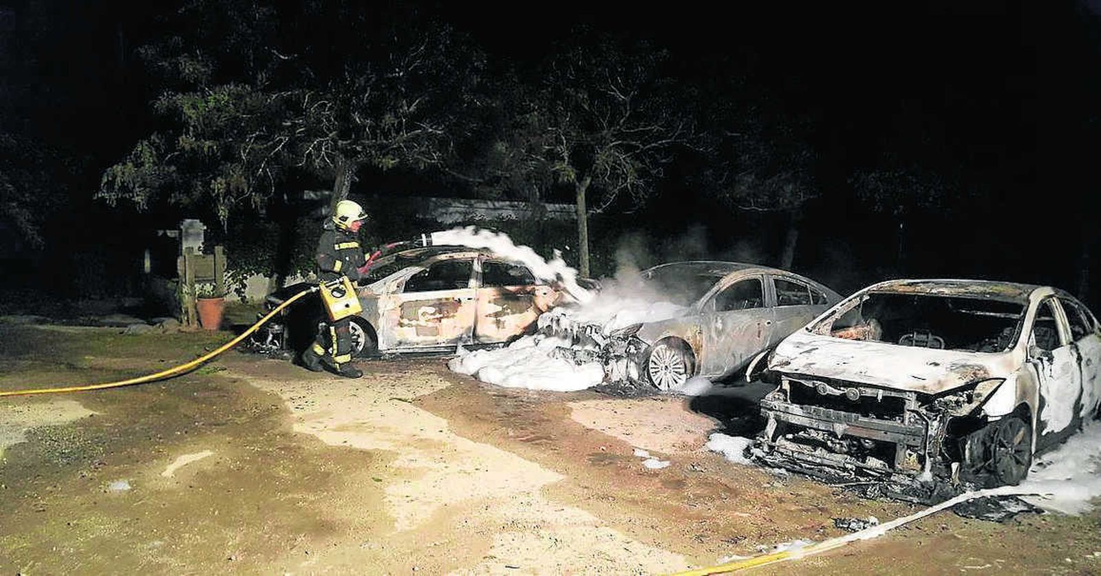 Vehículos de Cabify indendiados hace un año.