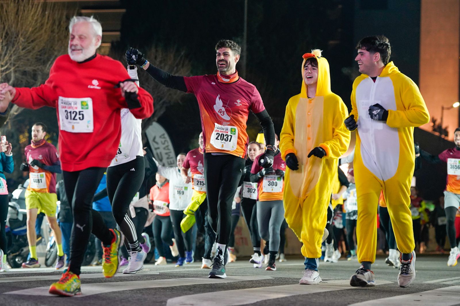 En imágenes: búscate en tu llegada a meta de la Carrera de San Antón 2026 (2)