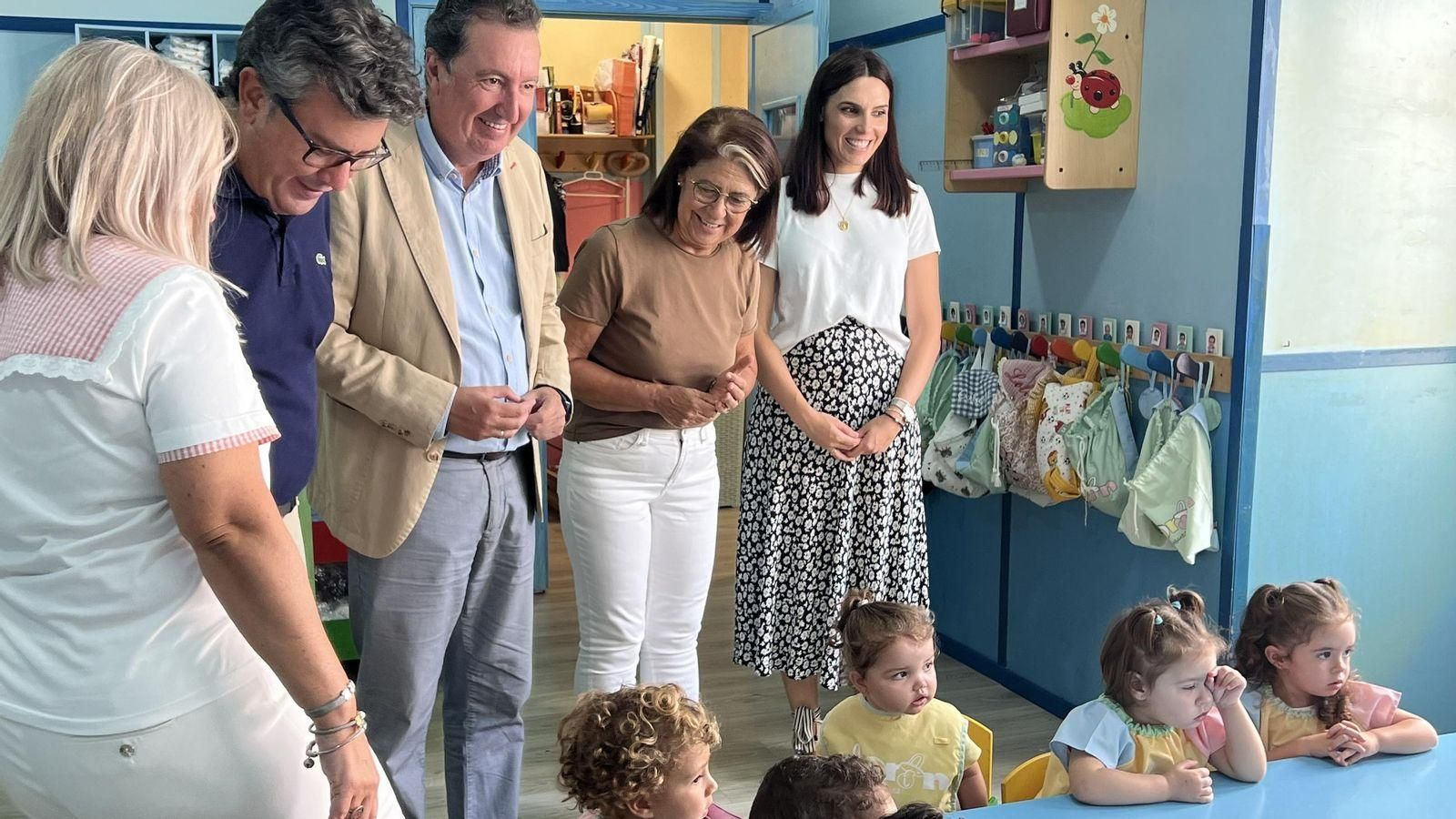 El PP de Huelva visita los colegios.