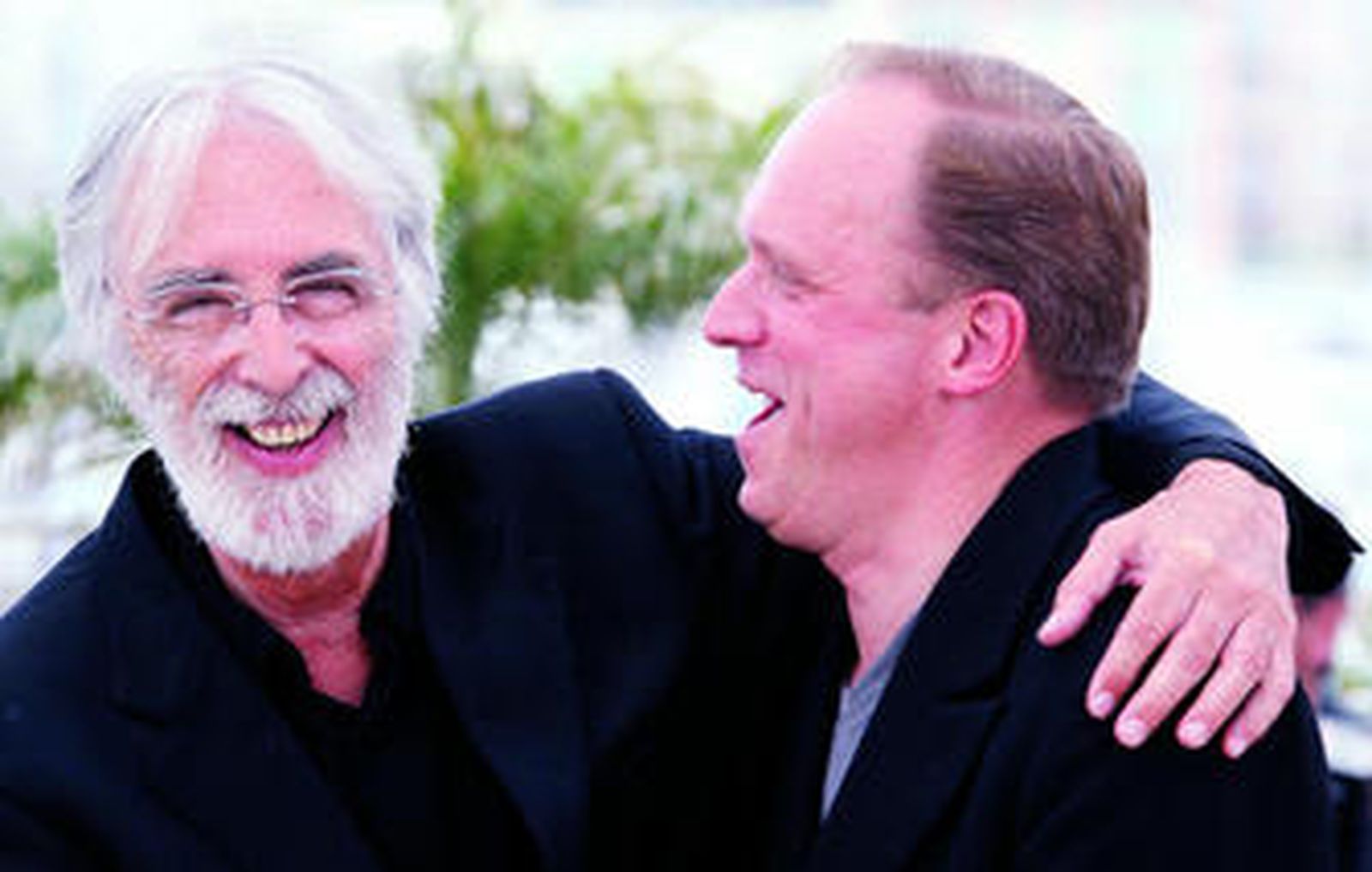 Michael Haneke, acompañado en la imagen del actor Ulrich Tukur, ayer en el Festival de Cannes.