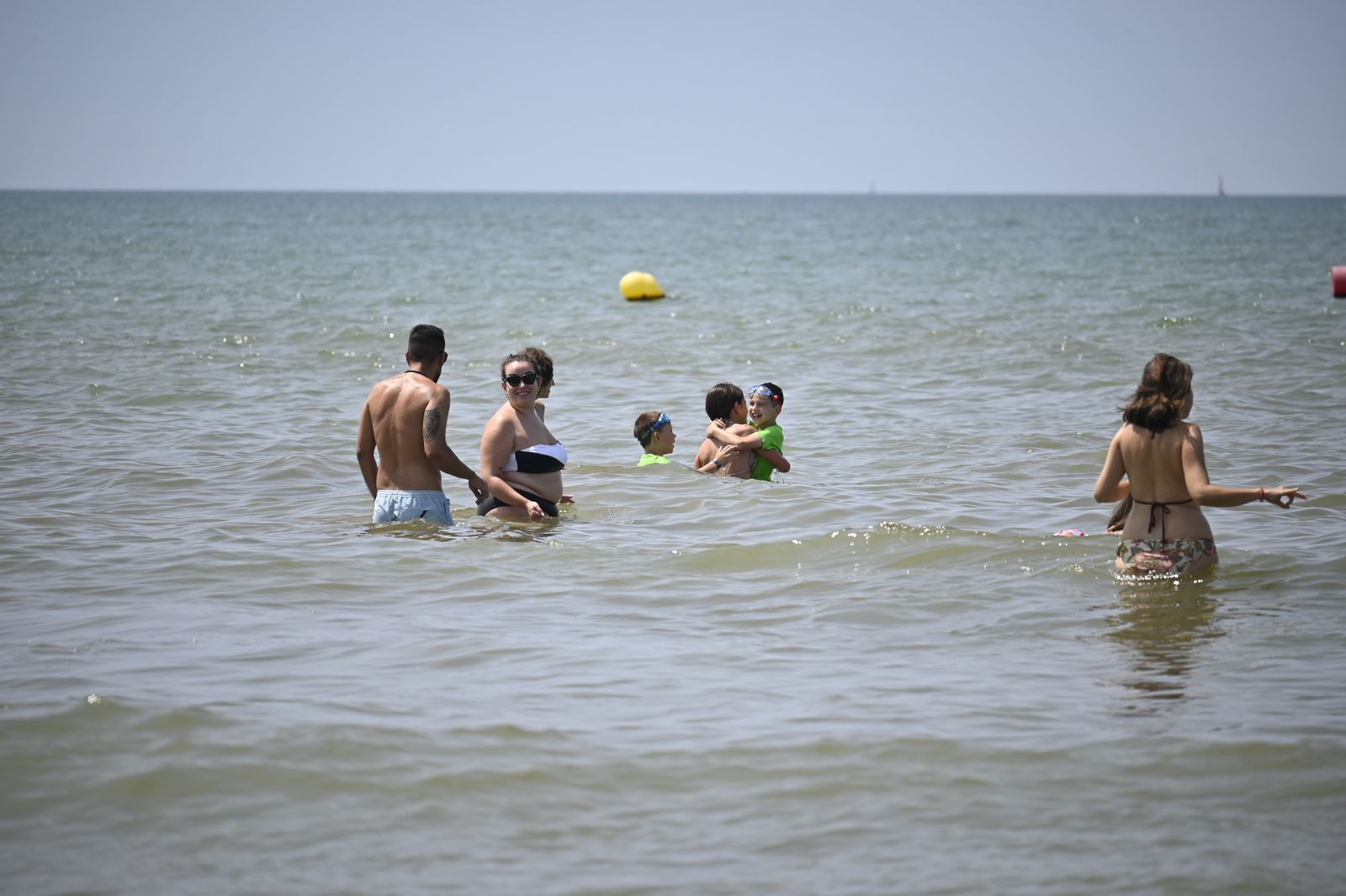 Ambiente en la playas de Huelva este sábado 22 de julio, en imágenes
