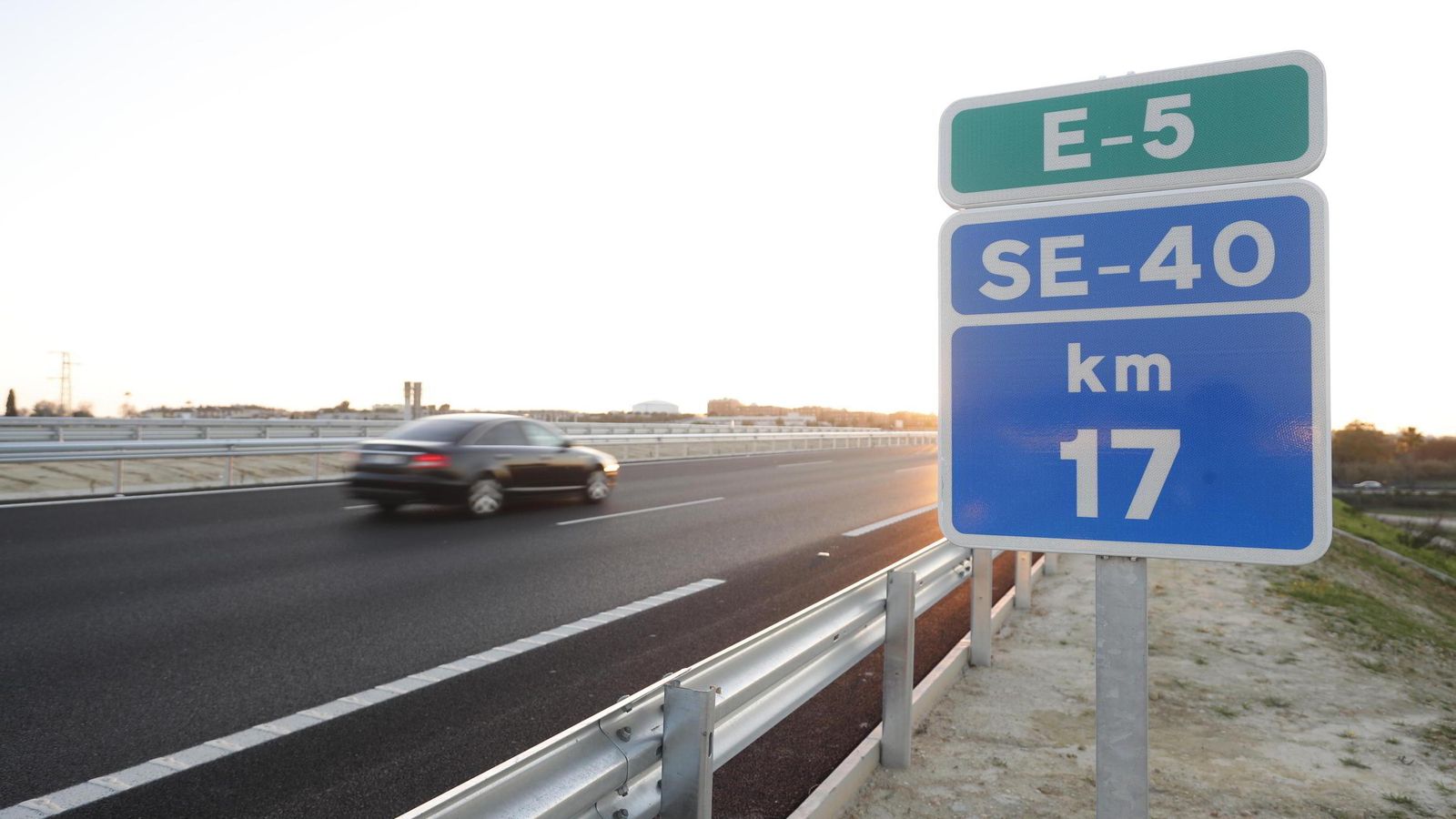 Tramo de la SE-40 a su paso por Dos Hermanas.