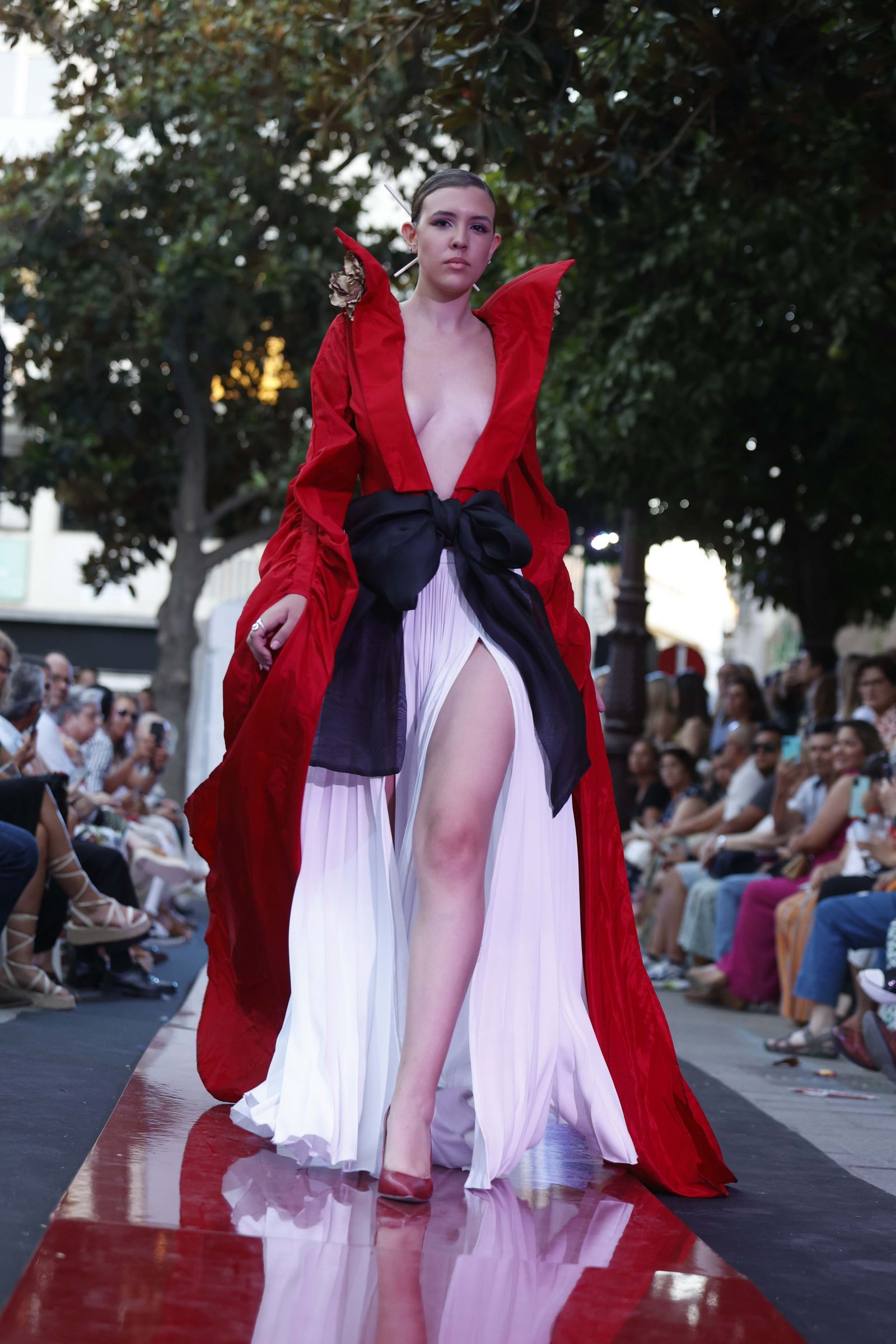 Las imágenes del Desfile de Jóvenes Diseñadores en la Plaza de la Magdalena