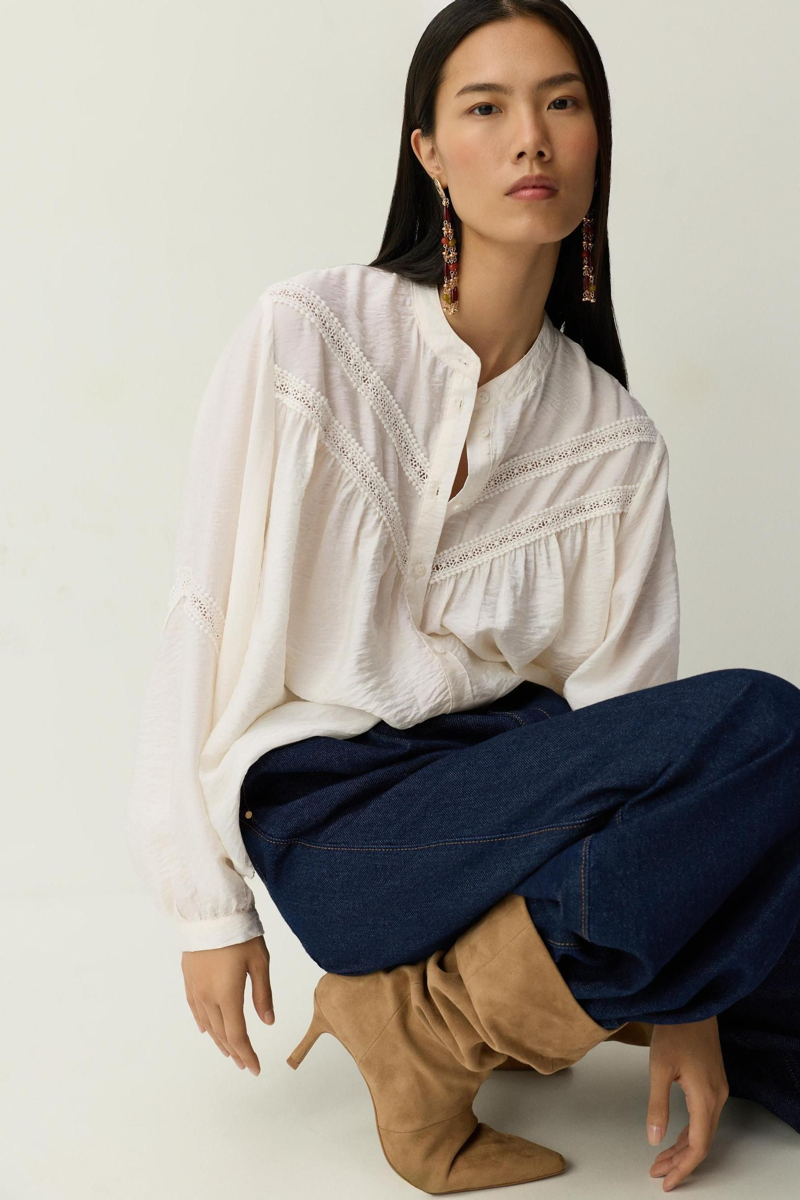 Blusa con encajes de Lefties.