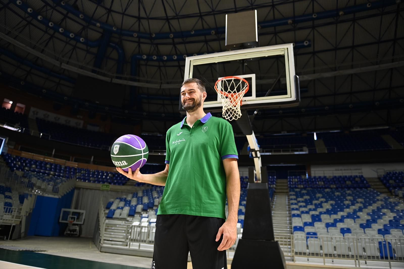 Las fotos de la presentación de David Kravish con el Unicaja