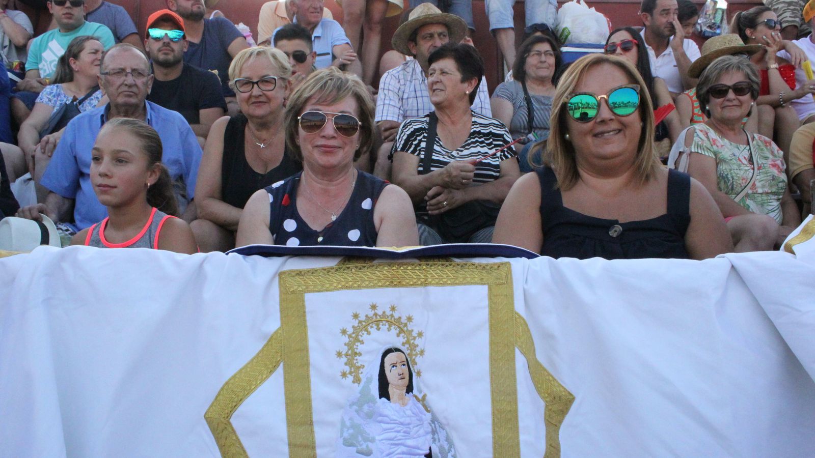 Maria José Lara, madre del torero, asiste al festejo