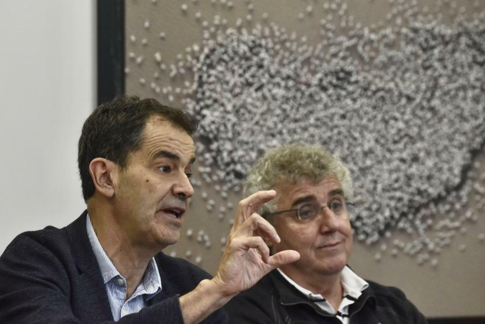 El vicepresidente del CSIC, Jesús Marco, junto al director de la Estación Biológica de Doñana, Xim Cerdá.