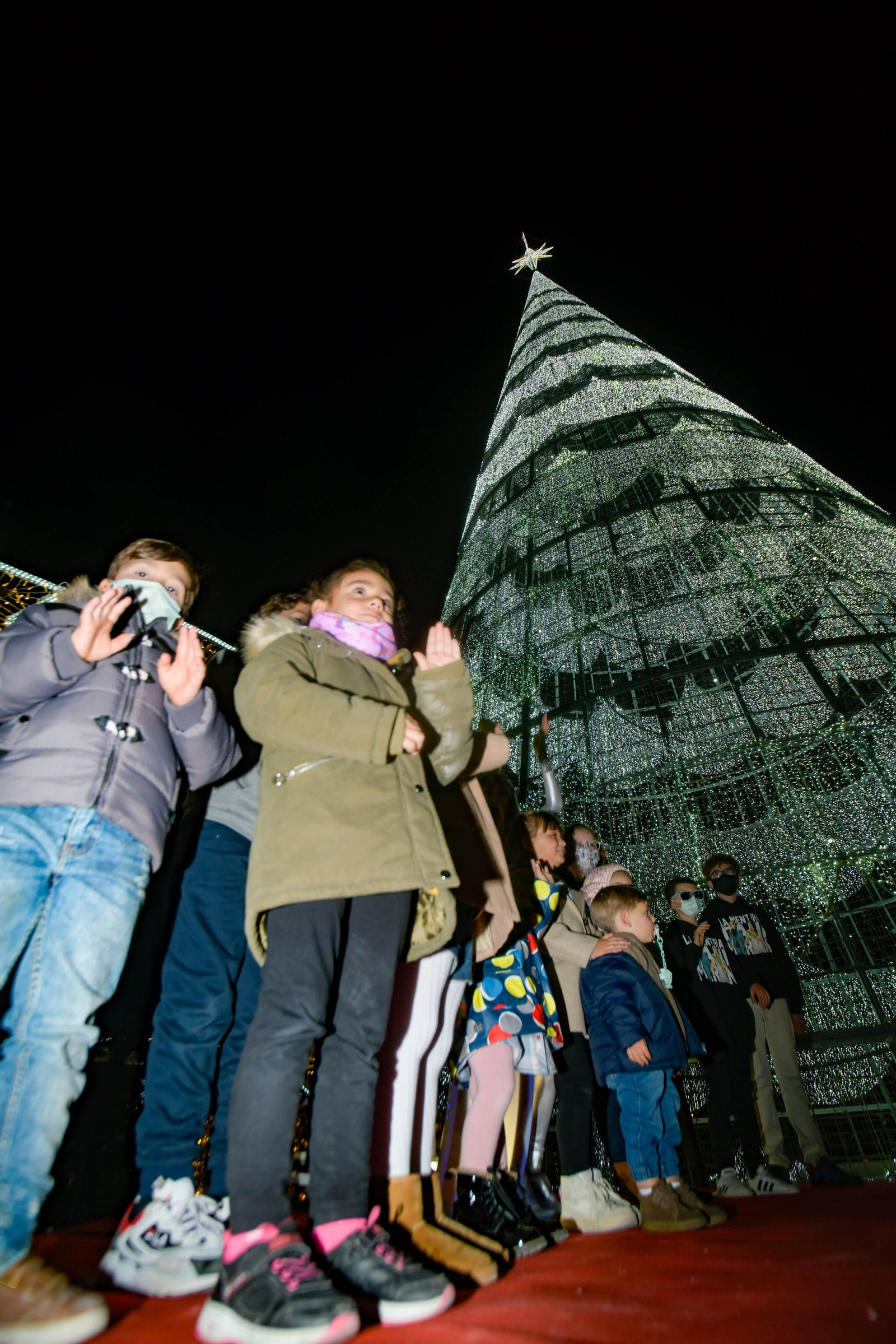 El encendido de la Navidad 2021 en el centro comercial Nevada Shopping, en imágenes
