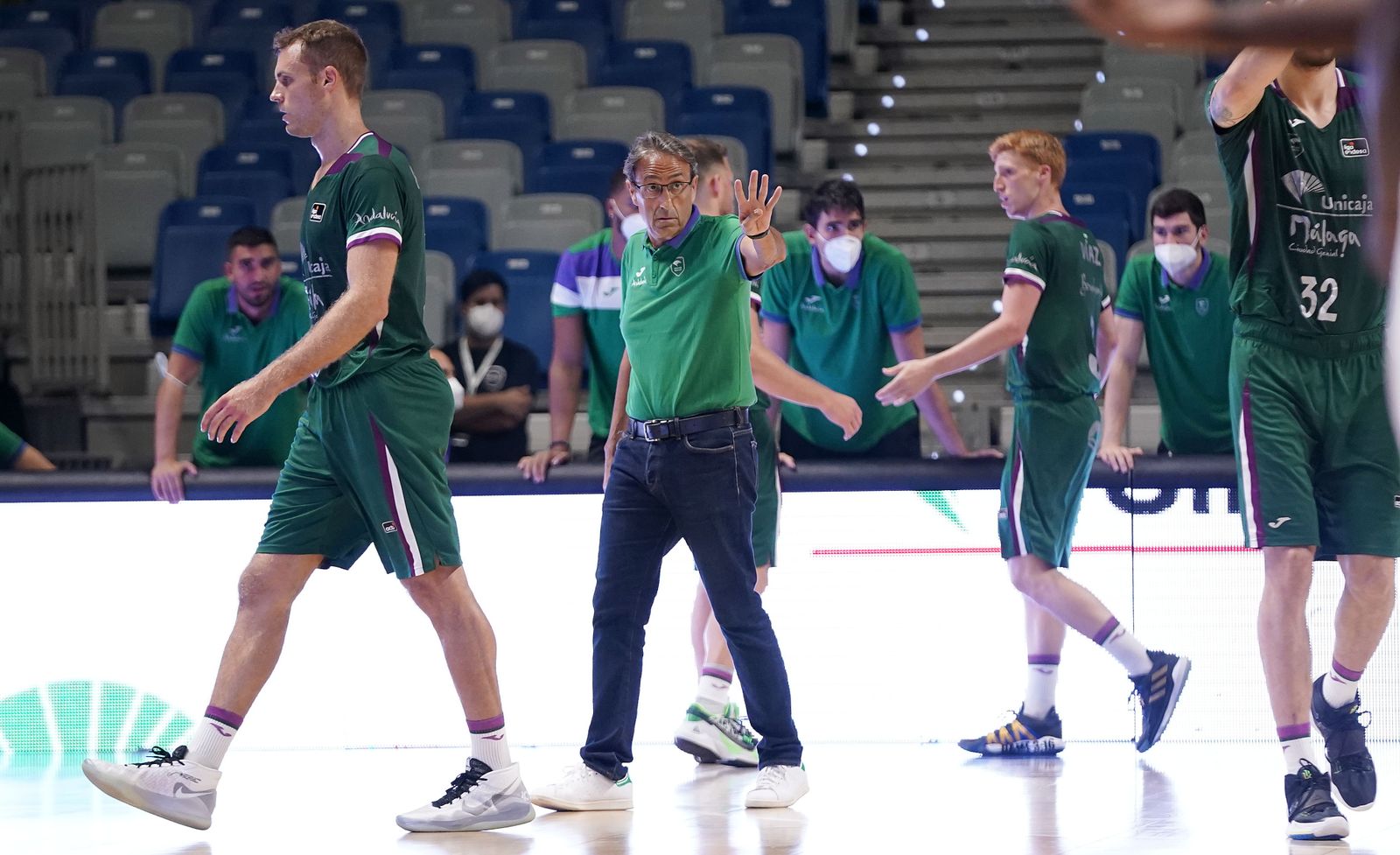 Luis Casimiro, en un lance del derbi andaluz.