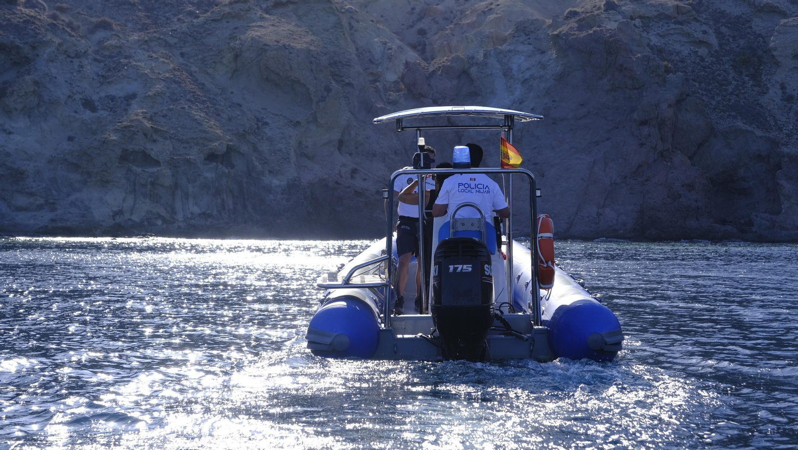 Una jornada con el servicio marítimo de la Policía Local de Níjar, en imágenes