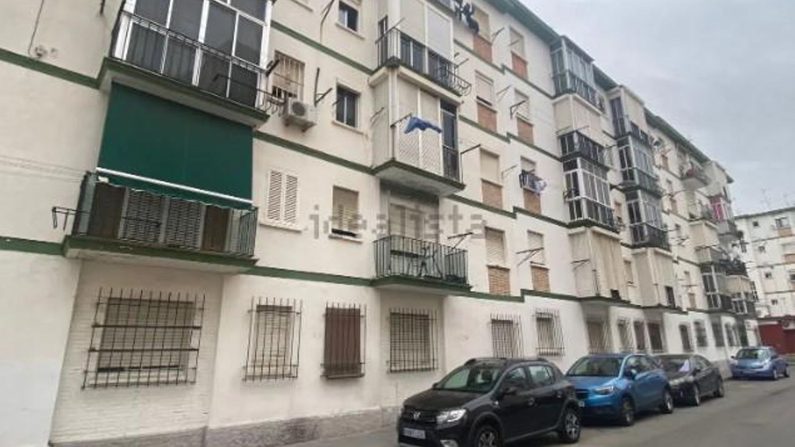 Fachada de una finca en la calle Nuestra Señora de la Caridad, en El Puerto. Fachada de una finca en la calle Nuestra Señora de la Caridad, en El Puerto.