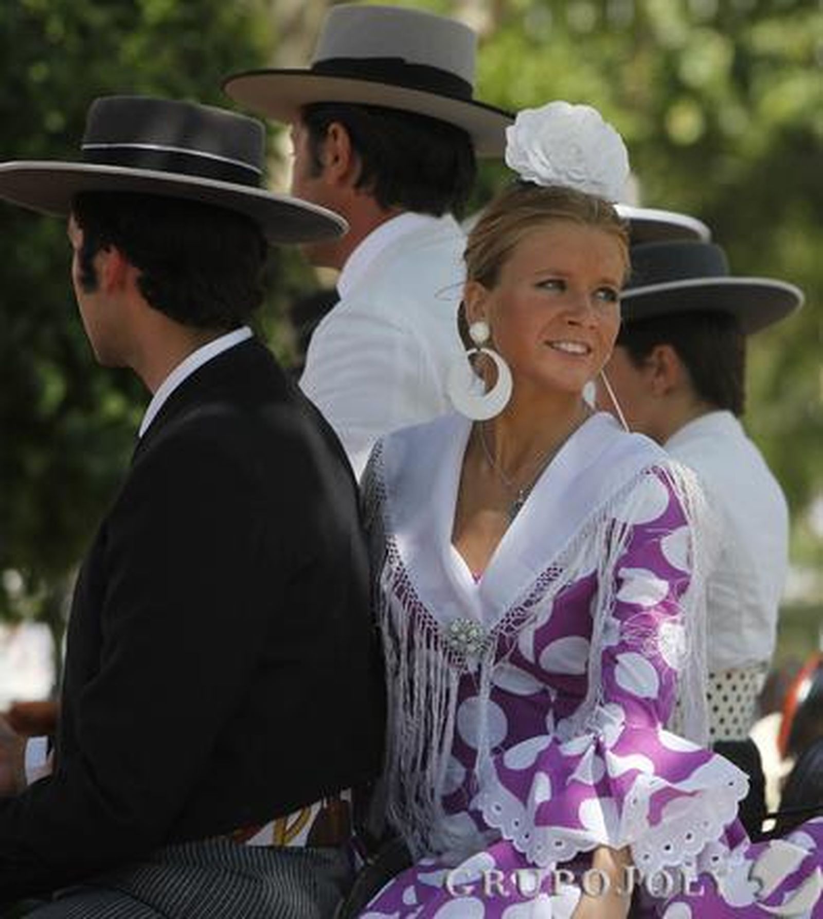 Jóvenes montados a caballo.

Foto: José Ángel García