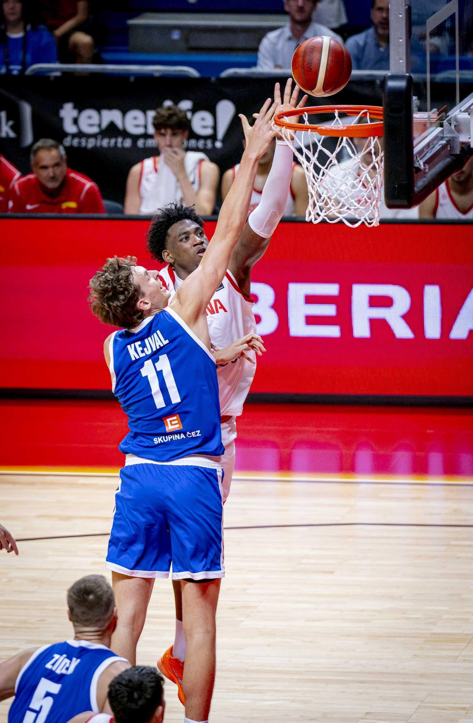 España B-República Checa, en fotos