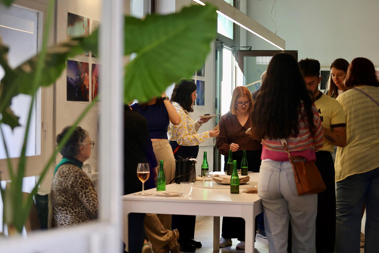 Un grupo disfrutando de una jornada gastronómica de la mano de Guateque.