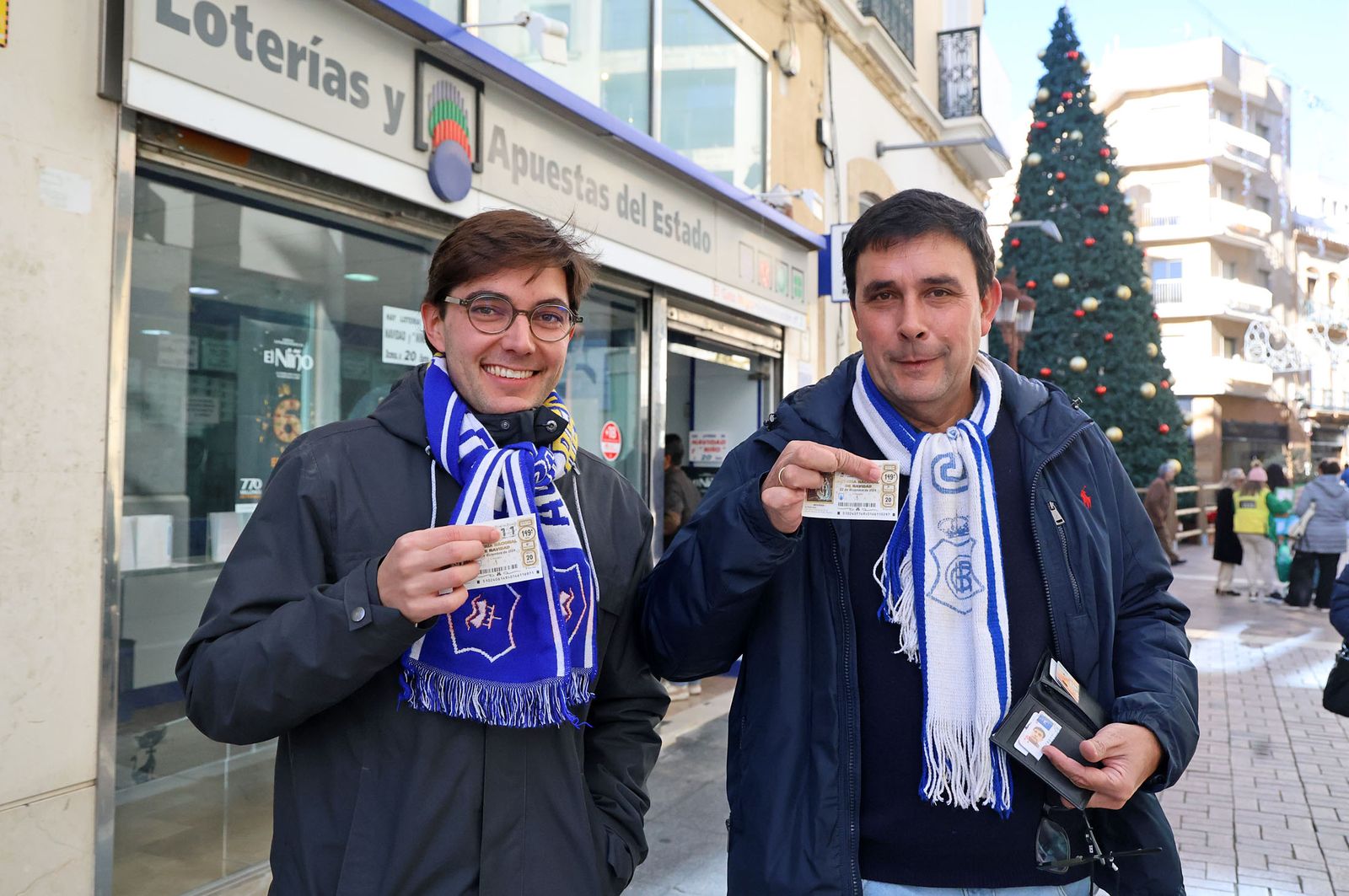 Imágenes del último día de venta de décimos de Navidad en Huelva