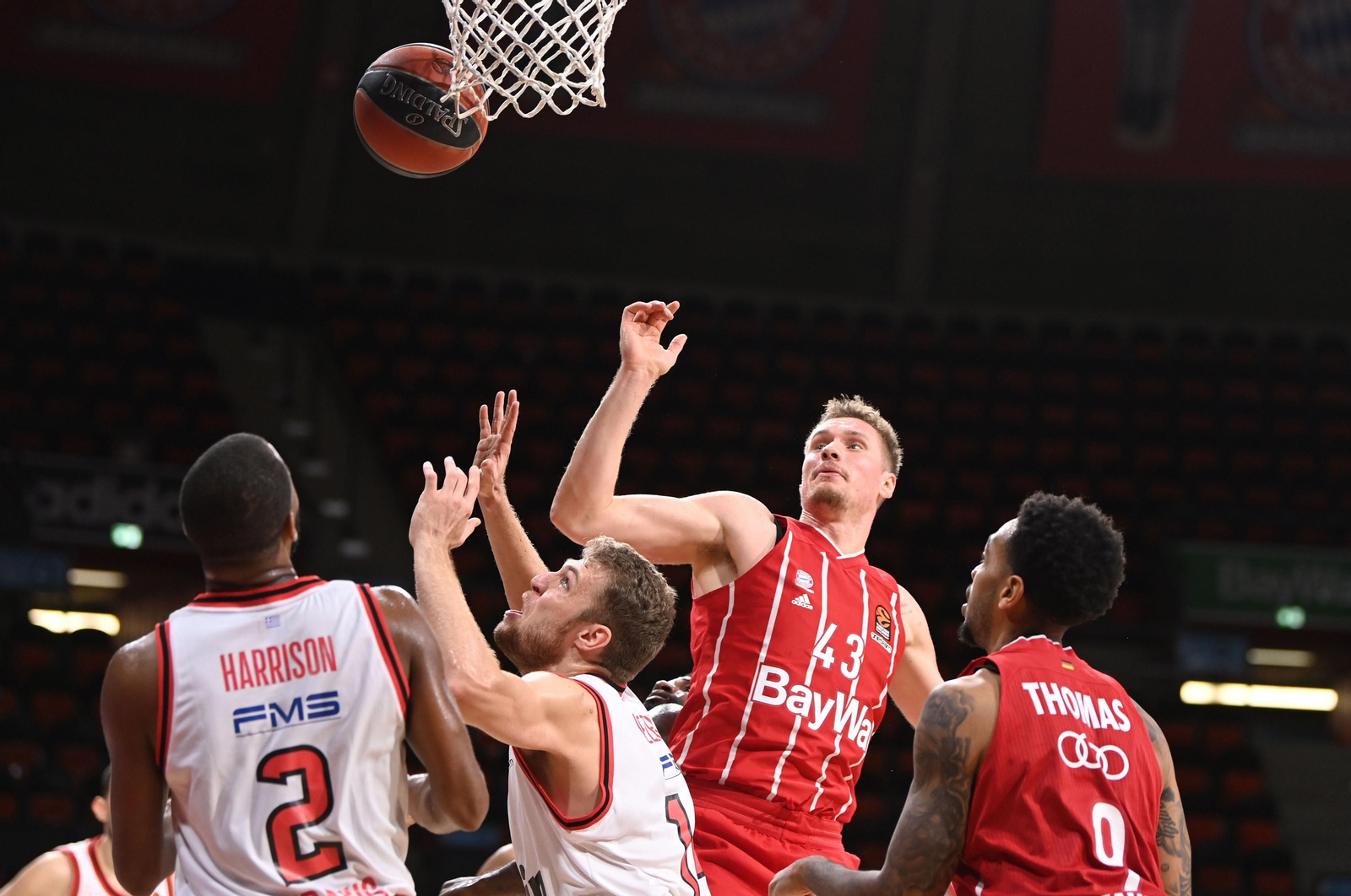 Las fotos de la carrera de Malcolm Thomas, un trotamundos del baloncesto