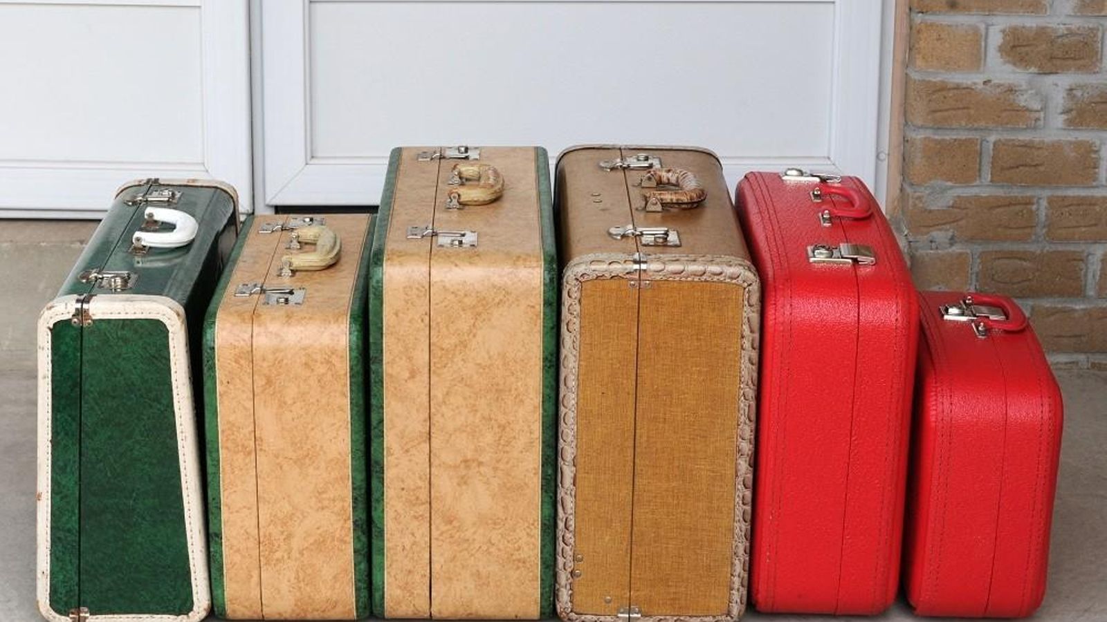 Maletas en la puerta para la noche de Fin de Año.