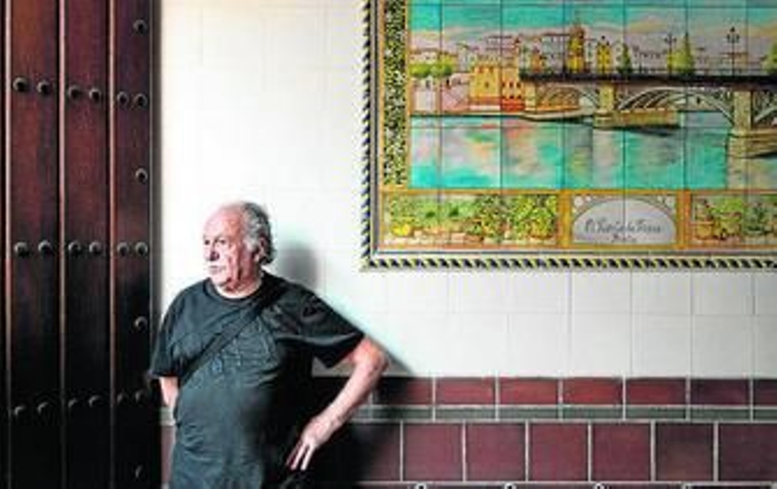 Ricardo Pachón, en el corral de vecinos donde aparece en 'Mi Flamenco Place'.