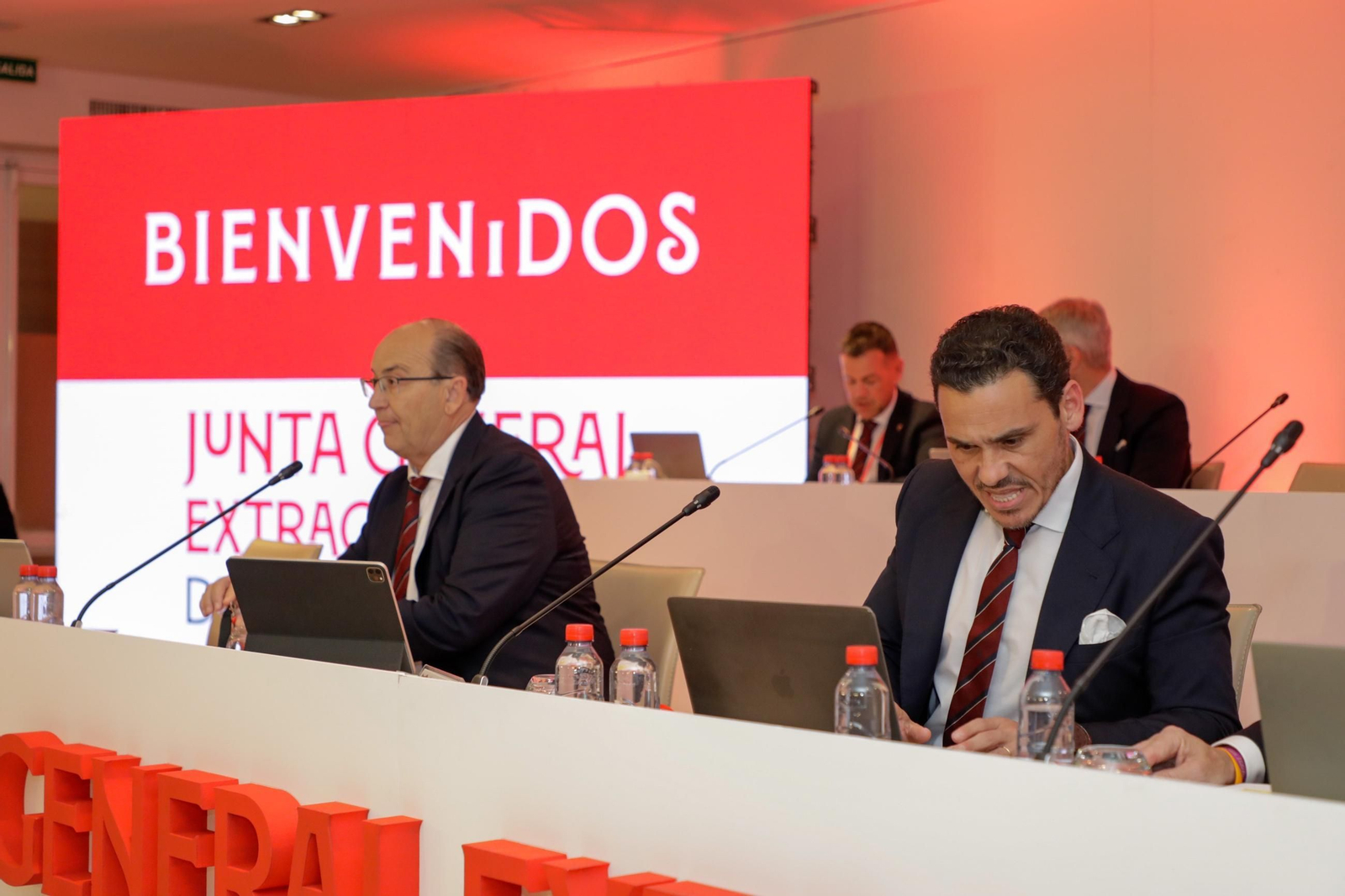 José Castro y José María del Nido Carrasco en una Junta de Accionistas.