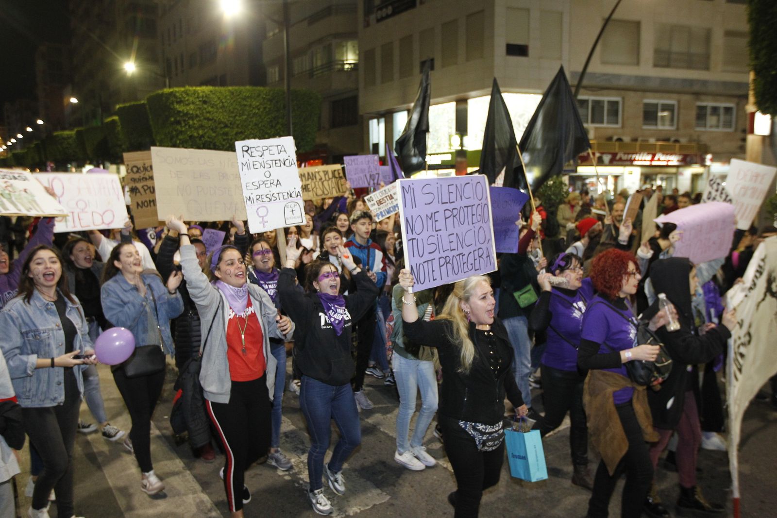 Fotogalería manifestación Día Internacional de la Mujer en Almería