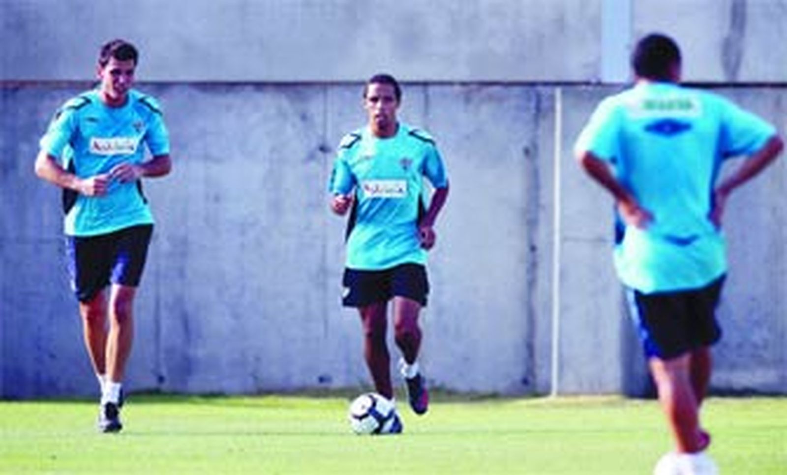 El Málaga viajará a Barcelona con seis novedades en la expedición